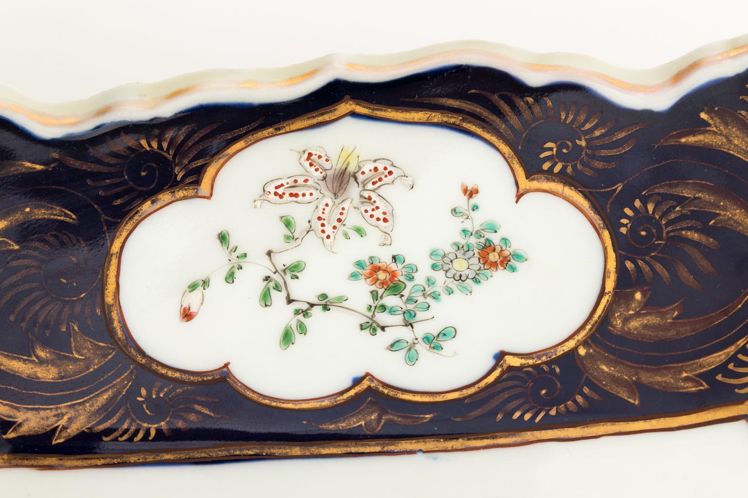 20th Century Rare Six-Corner Oriental Charger with Medallion Design For Sale