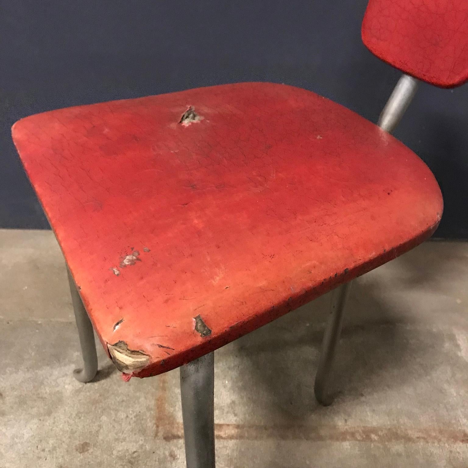 Rare 1960s Tripod Side Chair in Original Red Leatherette For Sale 5