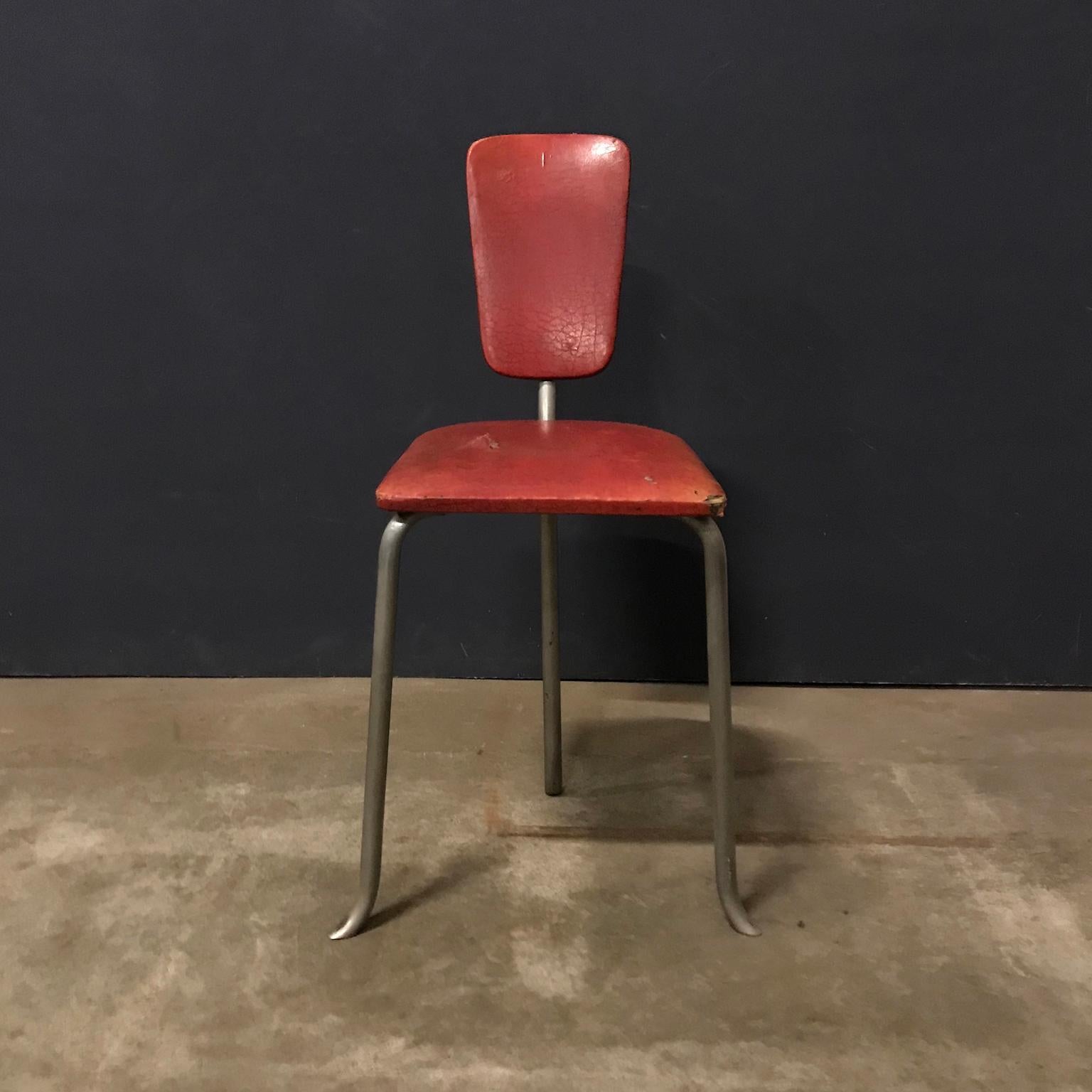 Rare 1960s Tripod Side Chair in Original Red Leatherette In Good Condition For Sale In Amsterdam IJMuiden, NL