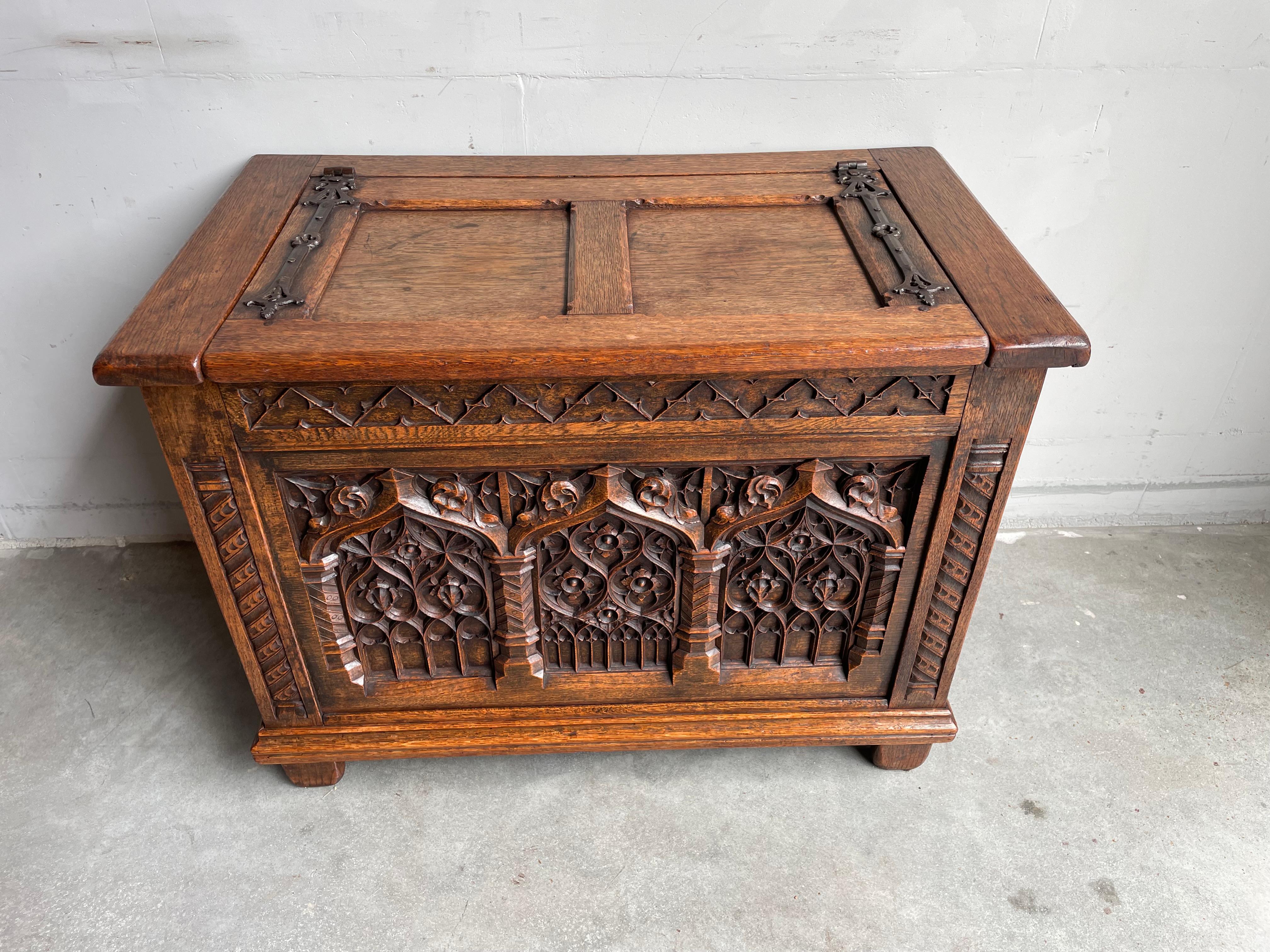 Rare Size Antique Gothic Revival Hand Carved Oak Chest / Trunk with Warm Patina In Excellent Condition In Lisse, NL