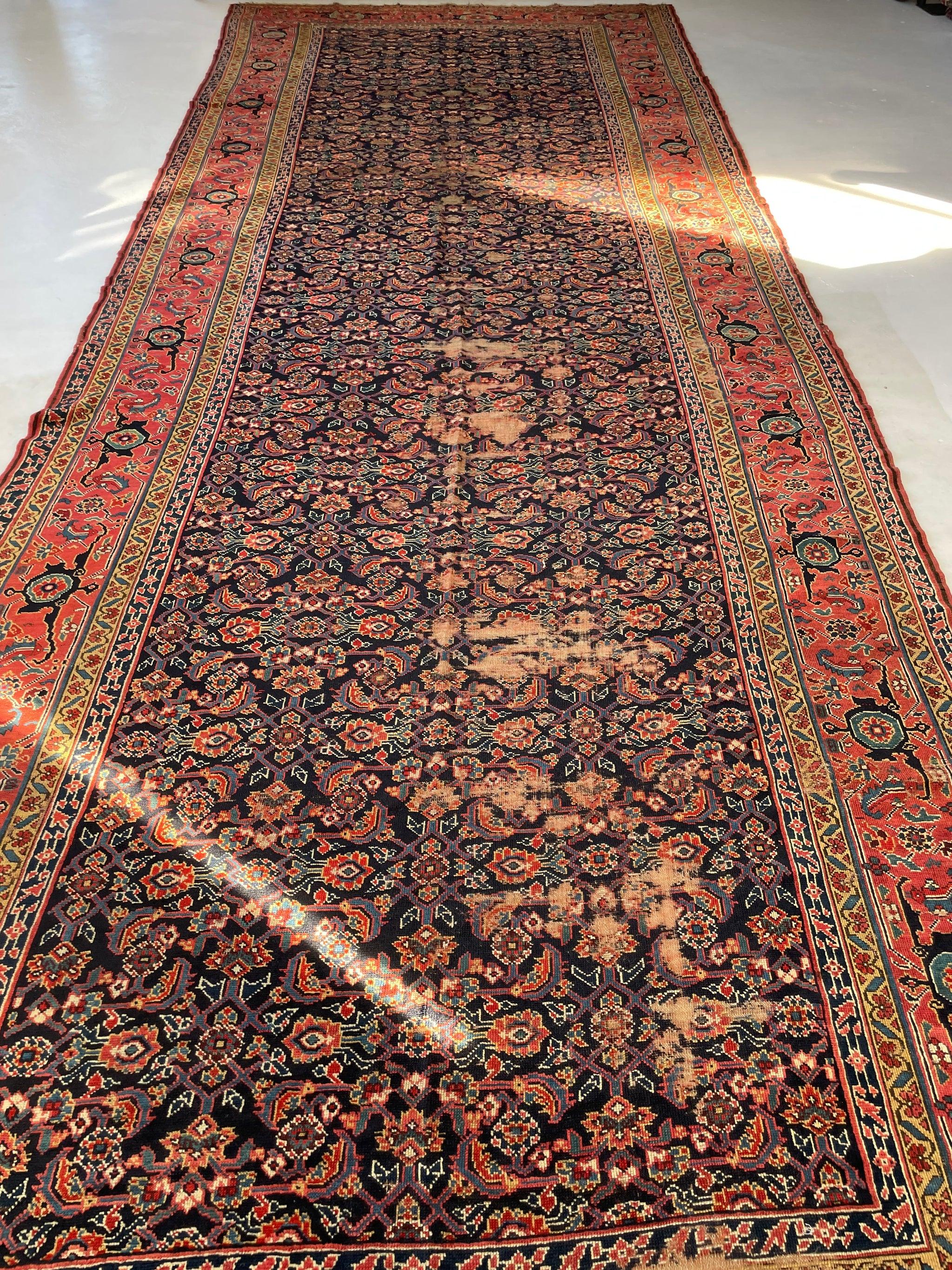 Noué à la main Tapis de couloir Kelleh Gallery de grande taille et ancien kurde aux teintures magnifiques,  c. 1900's en vente