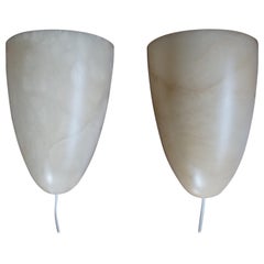 Seltene Größe & Form Midcentury Era Alabaster Wandleuchter mit Metallhalterungen