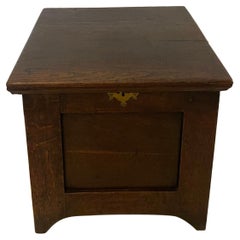 Rare petit coffre en chêne ancien du 17ème siècle de qualité William and Mary