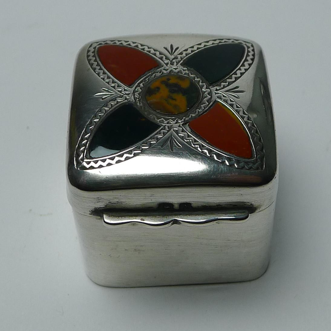 Rara piccola scatola d'argento inglese antica - Agata intarsiata - 1925 in vendita 1