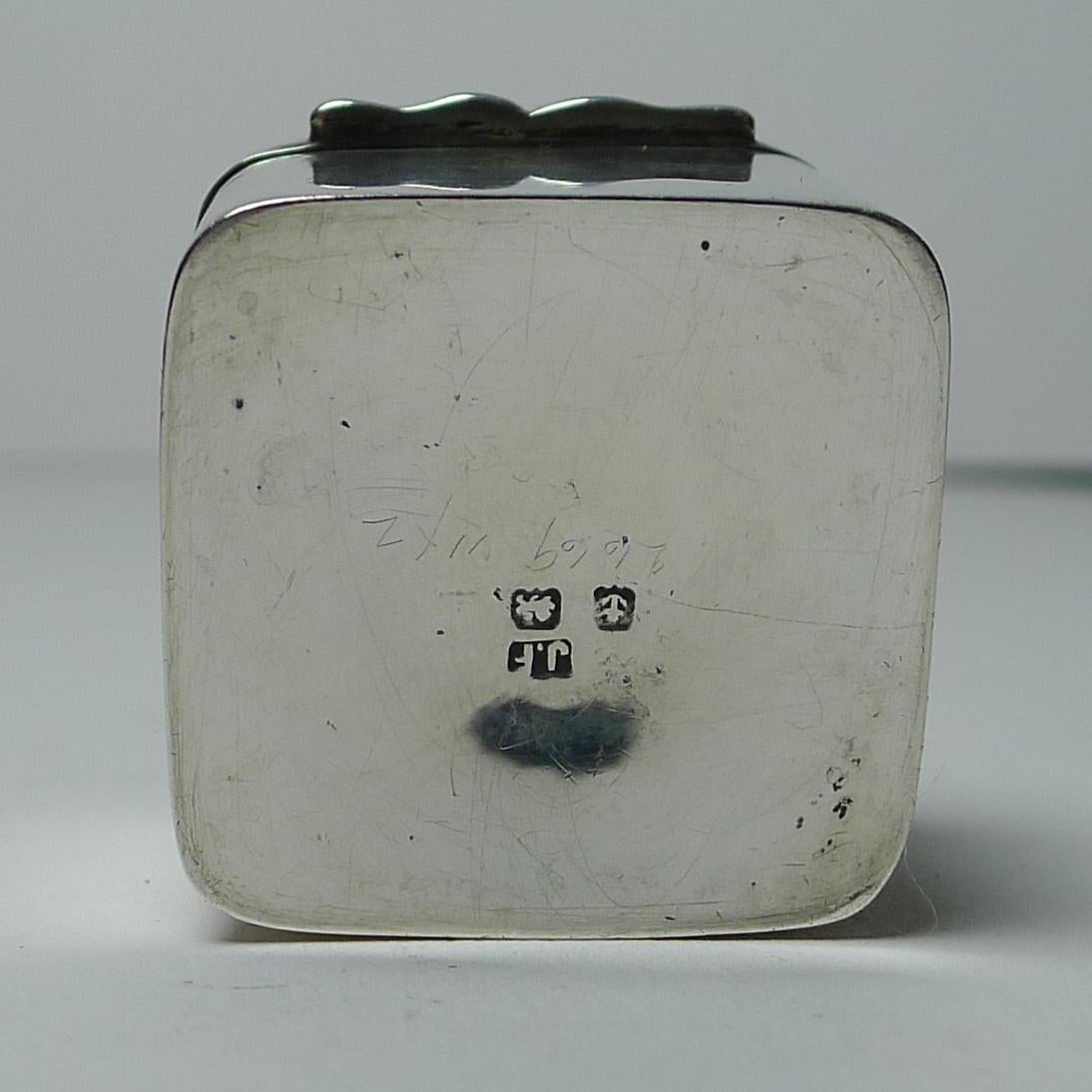 Rara piccola scatola d'argento inglese antica - Agata intarsiata - 1925 in vendita 2