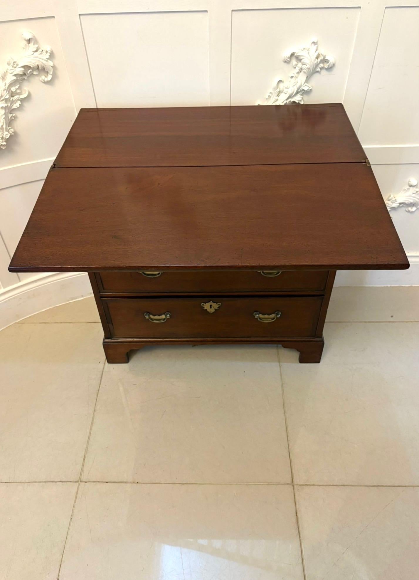 Rare Small Antique George III Quality Mahogany Bachelors Chest of 5 Drawers For Sale 4