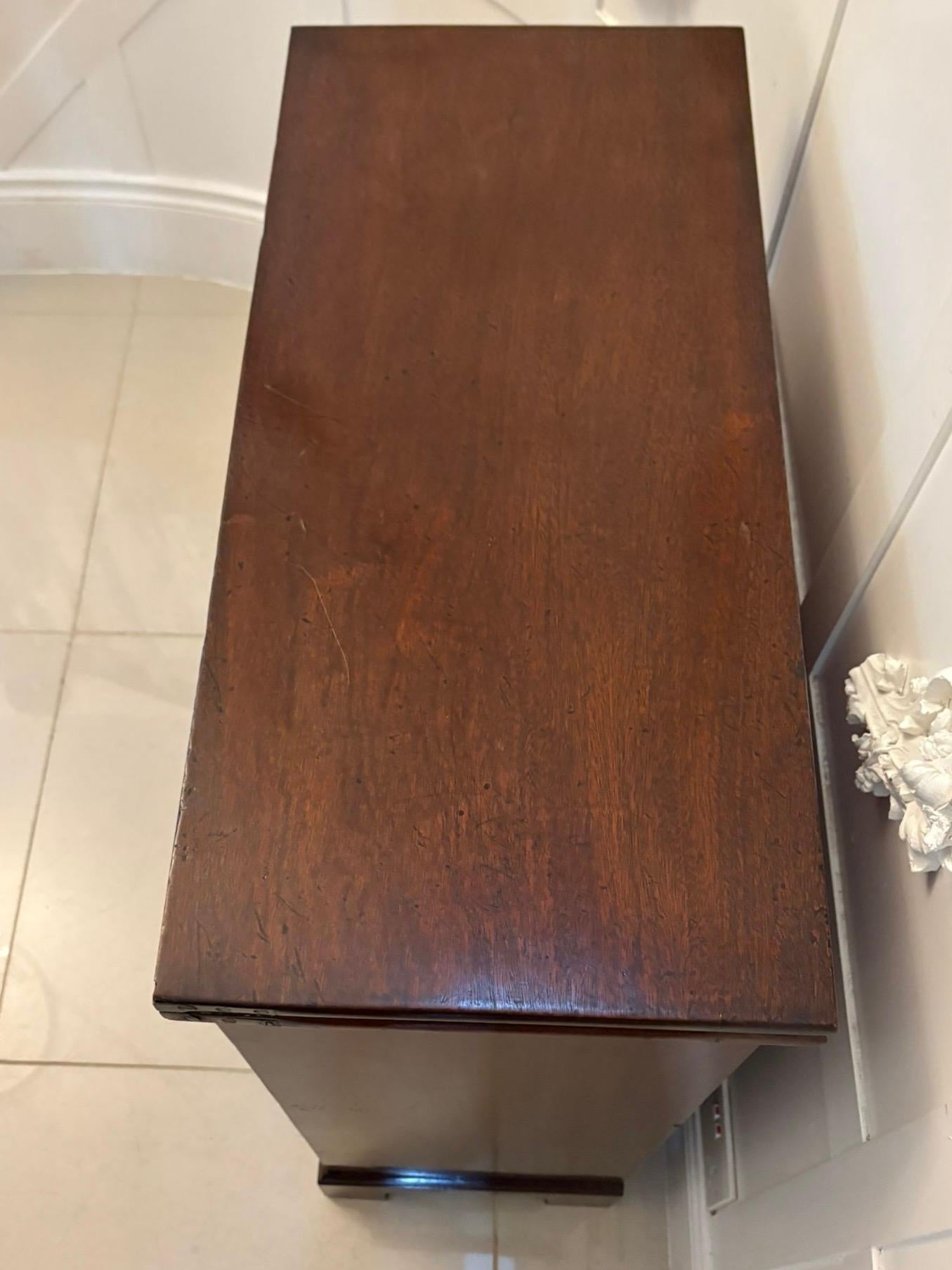 Rare Small Antique George III Quality Mahogany Bachelors Chest of 5 Drawers For Sale 7
