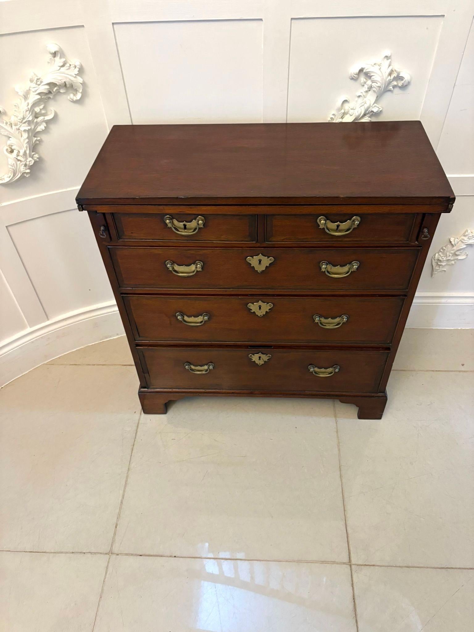 Rare Small Antique George III Quality Mahogany Bachelors Chest of 5 Drawers For Sale 9
