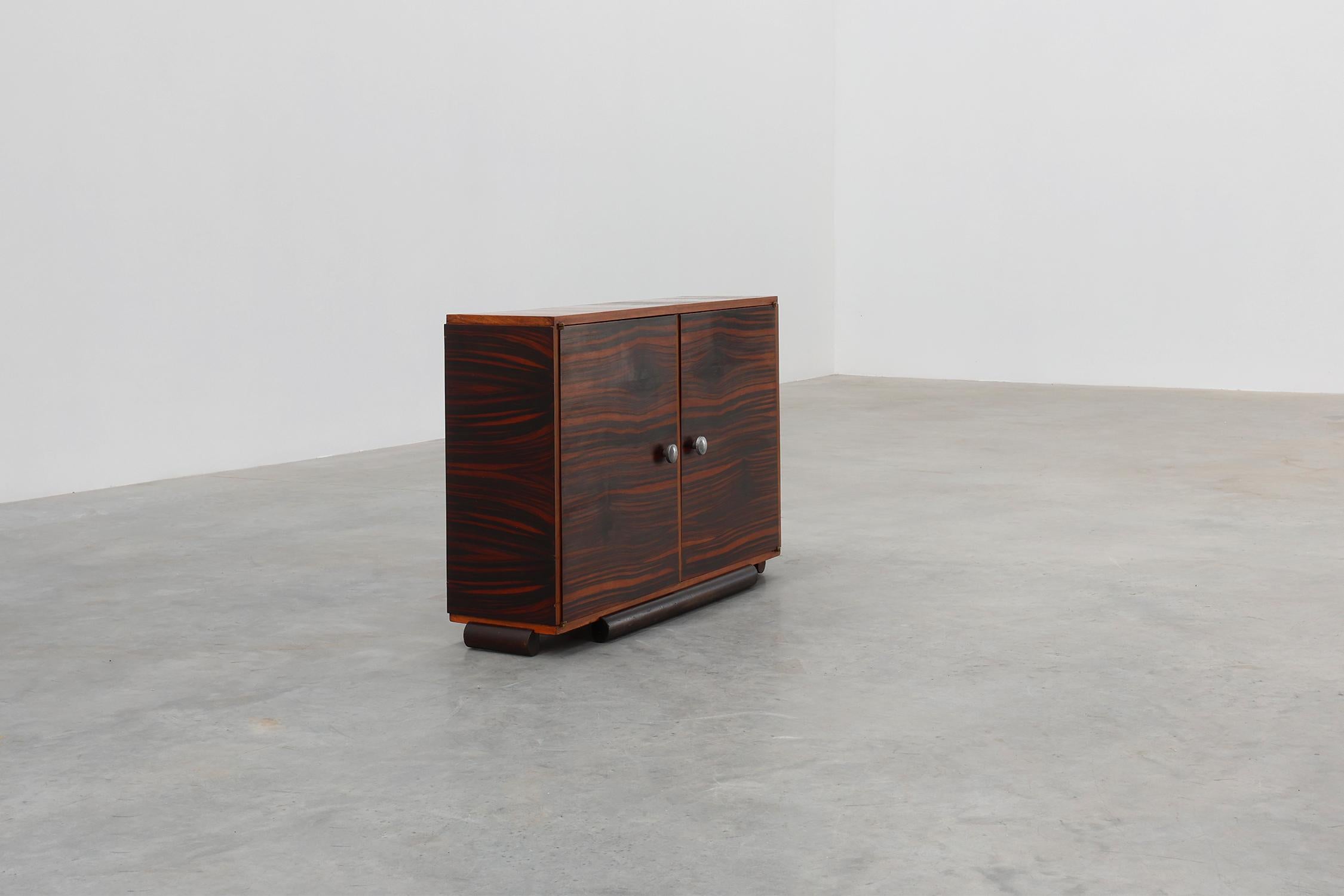 Rare small Art Deco cabinet with beautiful wood pattern, France 1920s For Sale 5