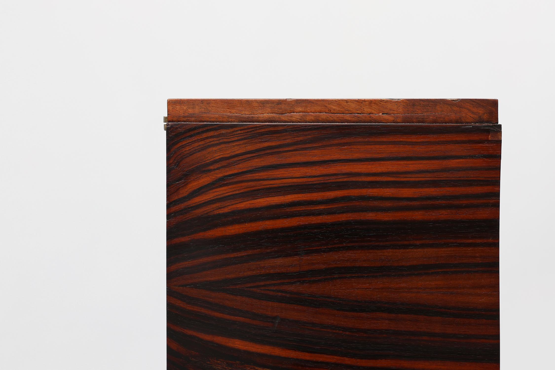 Rare small Art Deco cabinet with beautiful wood pattern, France 1920s For Sale 6