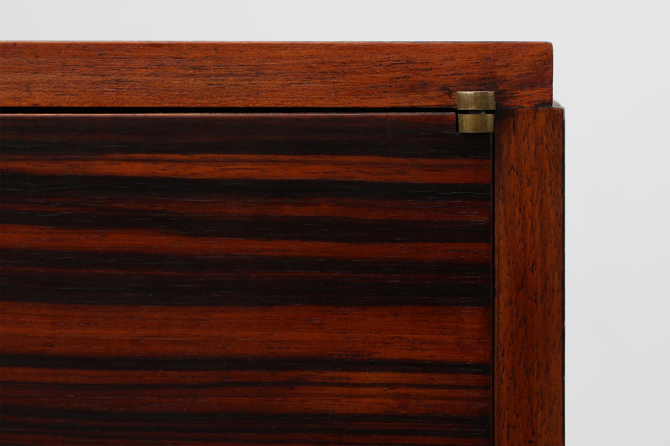 Rare small Art Deco cabinet with beautiful wood pattern, France 1920s In Good Condition For Sale In Meulebeke, BE