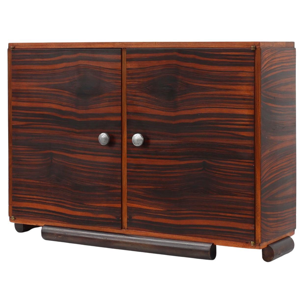 Rare small Art Deco cabinet with beautiful wood pattern, France 1920s For Sale