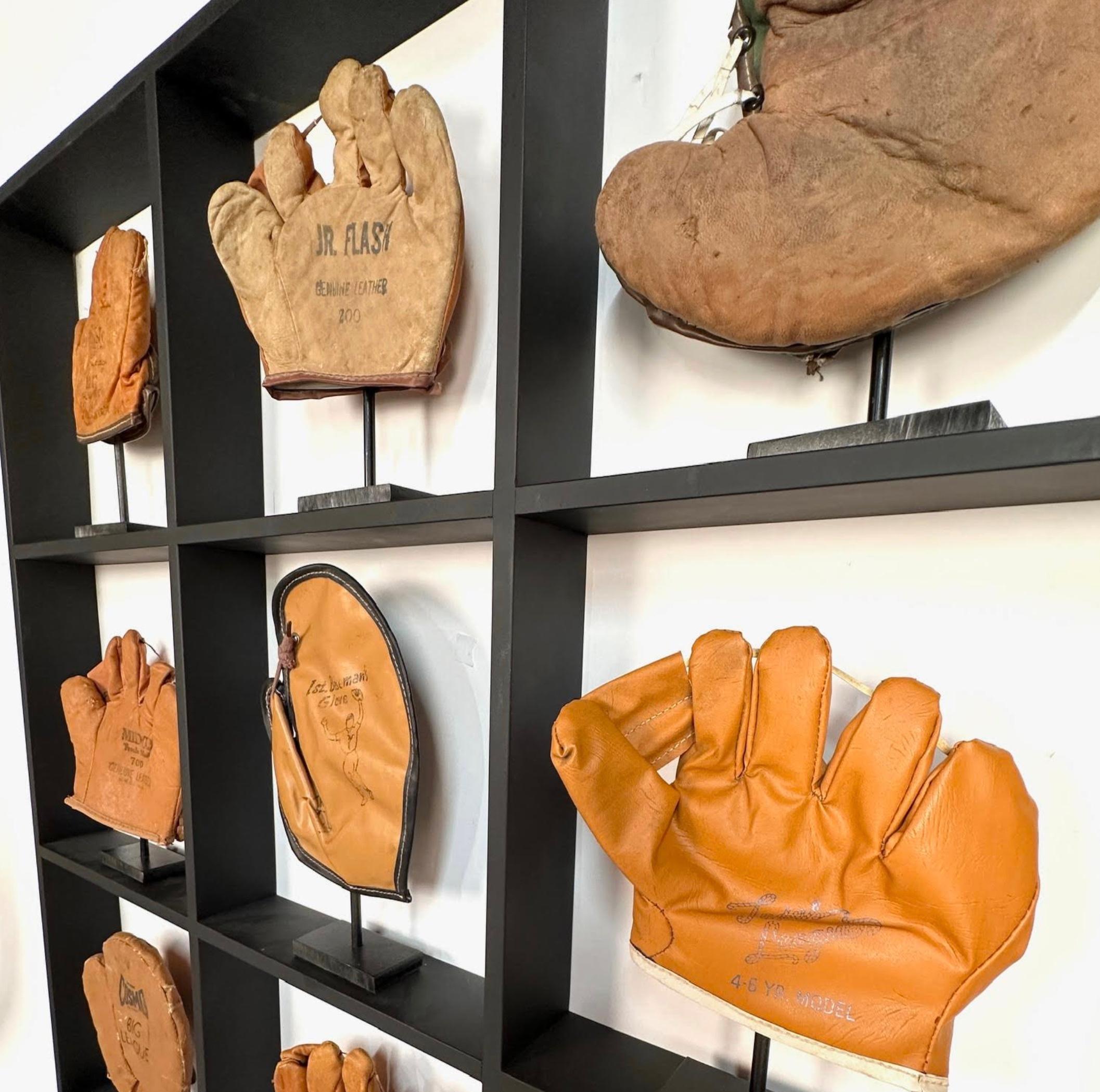 Seltener antiker kleiner Kinder- Baseballhandschuh, maßgefertigt montiert. im Zustand „Relativ gut“ im Angebot in Stamford, CT
