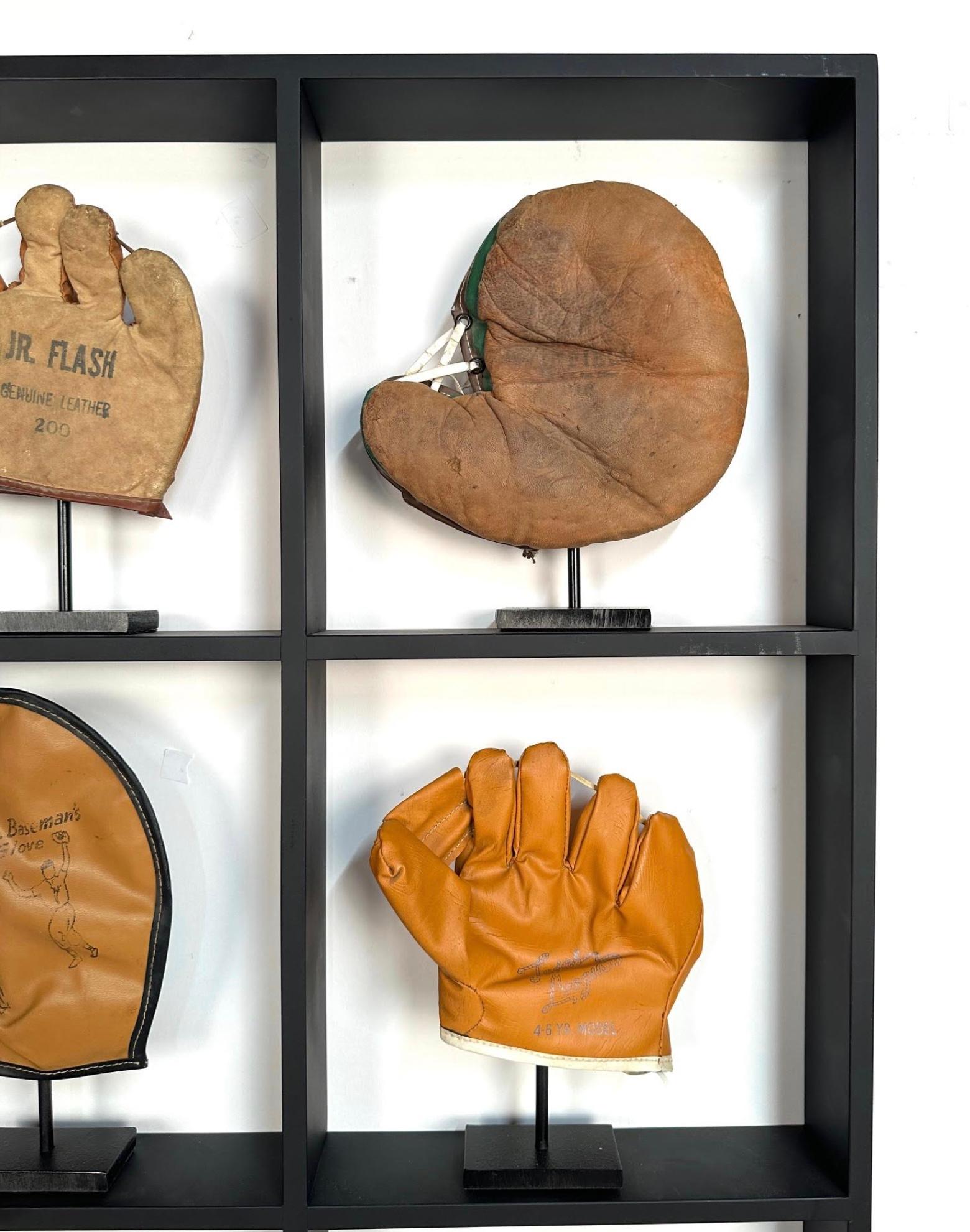 Seltener antiker kleiner Kinder- Baseballhandschuh, maßgefertigt montiert. (Mitte des 20. Jahrhunderts) im Angebot