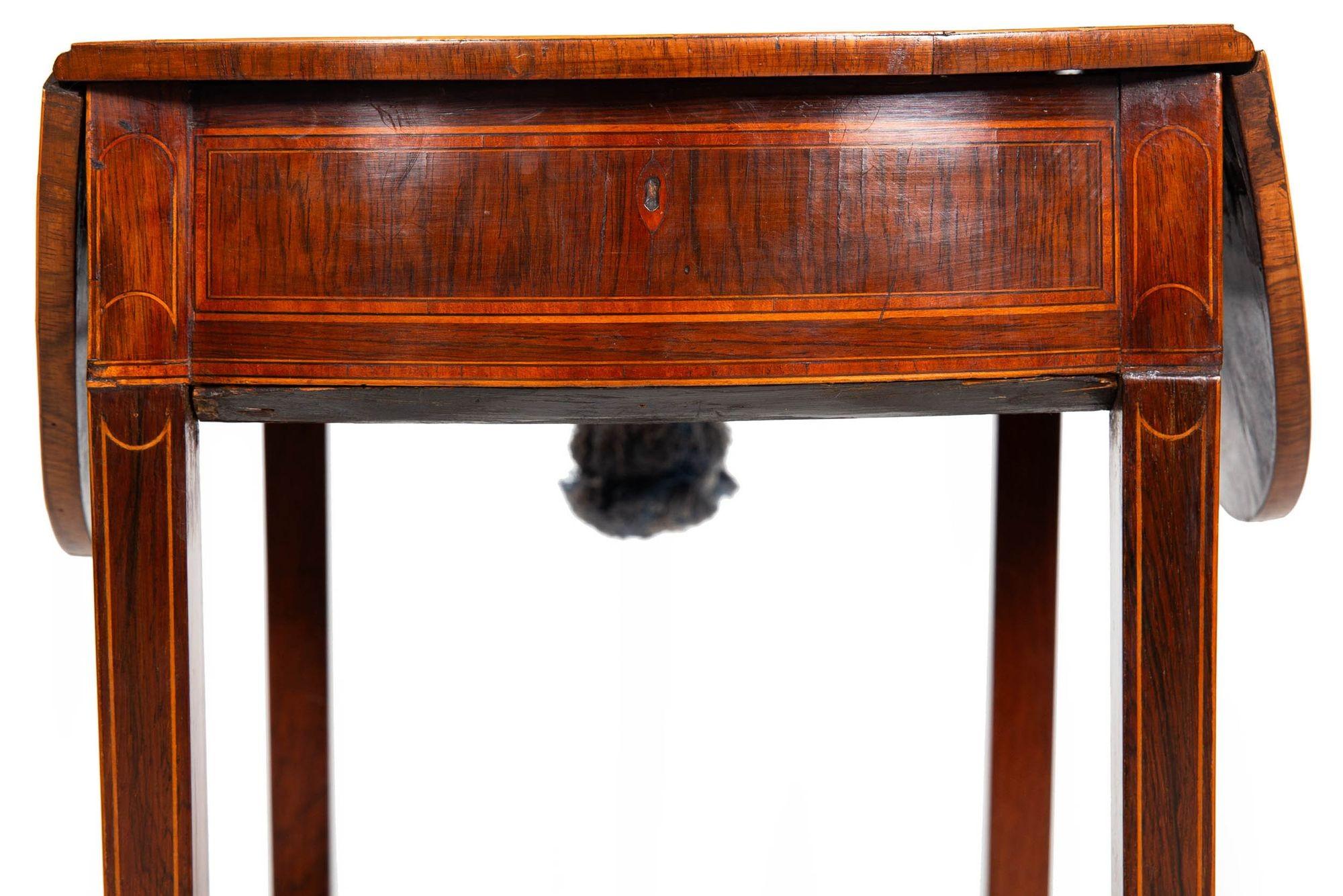 Rare Small English George III Rosewood Ovular Pembroke Side Table circa 1795 For Sale 5