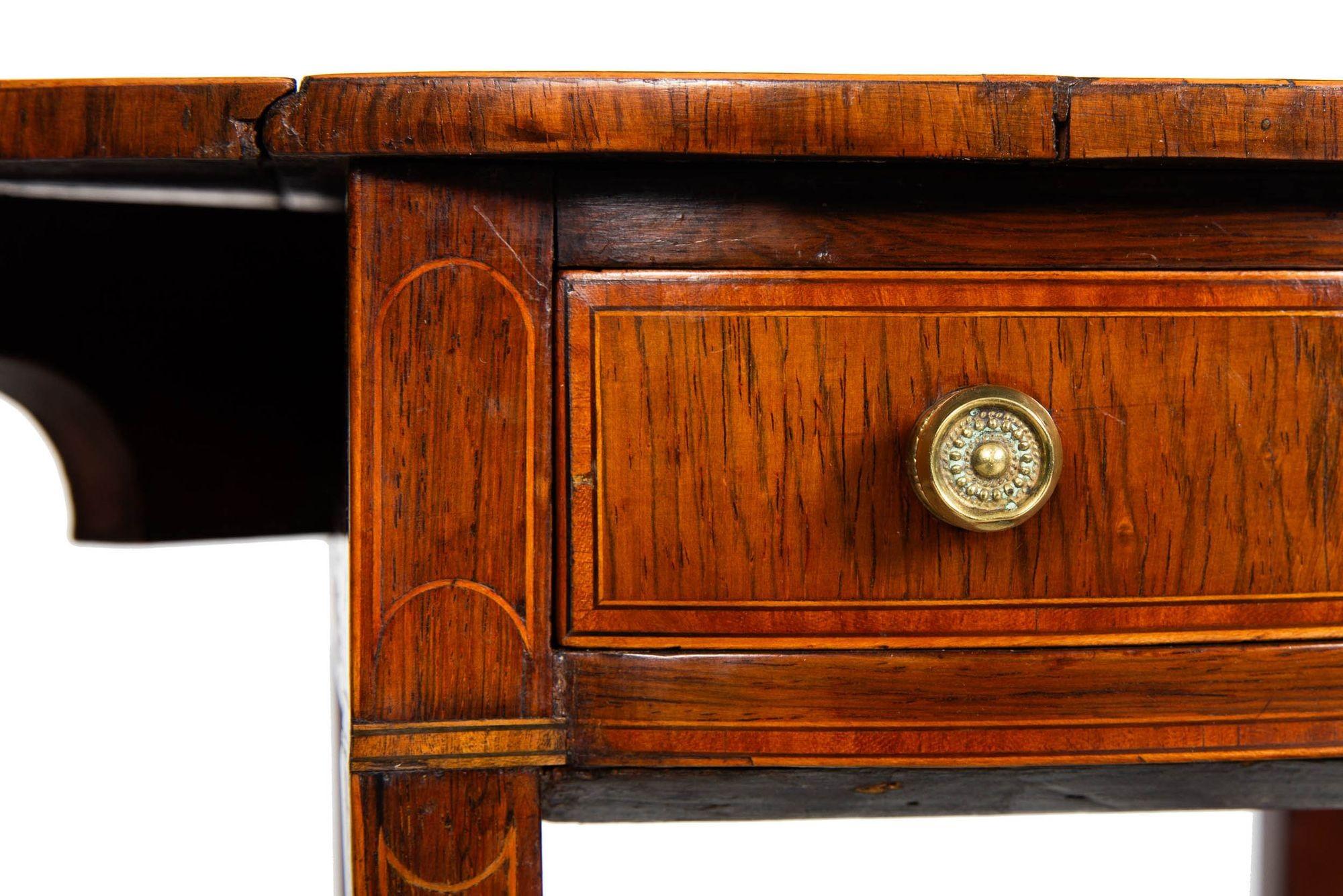 Rare Small English George III Rosewood Ovular Pembroke Side Table circa 1795 For Sale 14