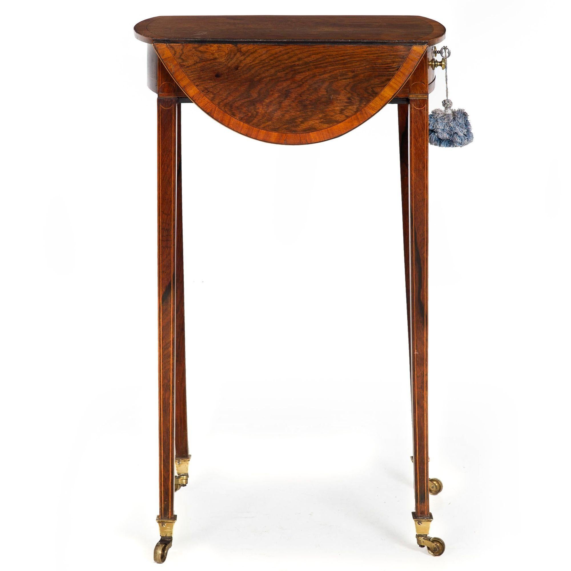 Rare Small English George III Rosewood Ovular Pembroke Side Table circa 1795 In Good Condition For Sale In Shippensburg, PA