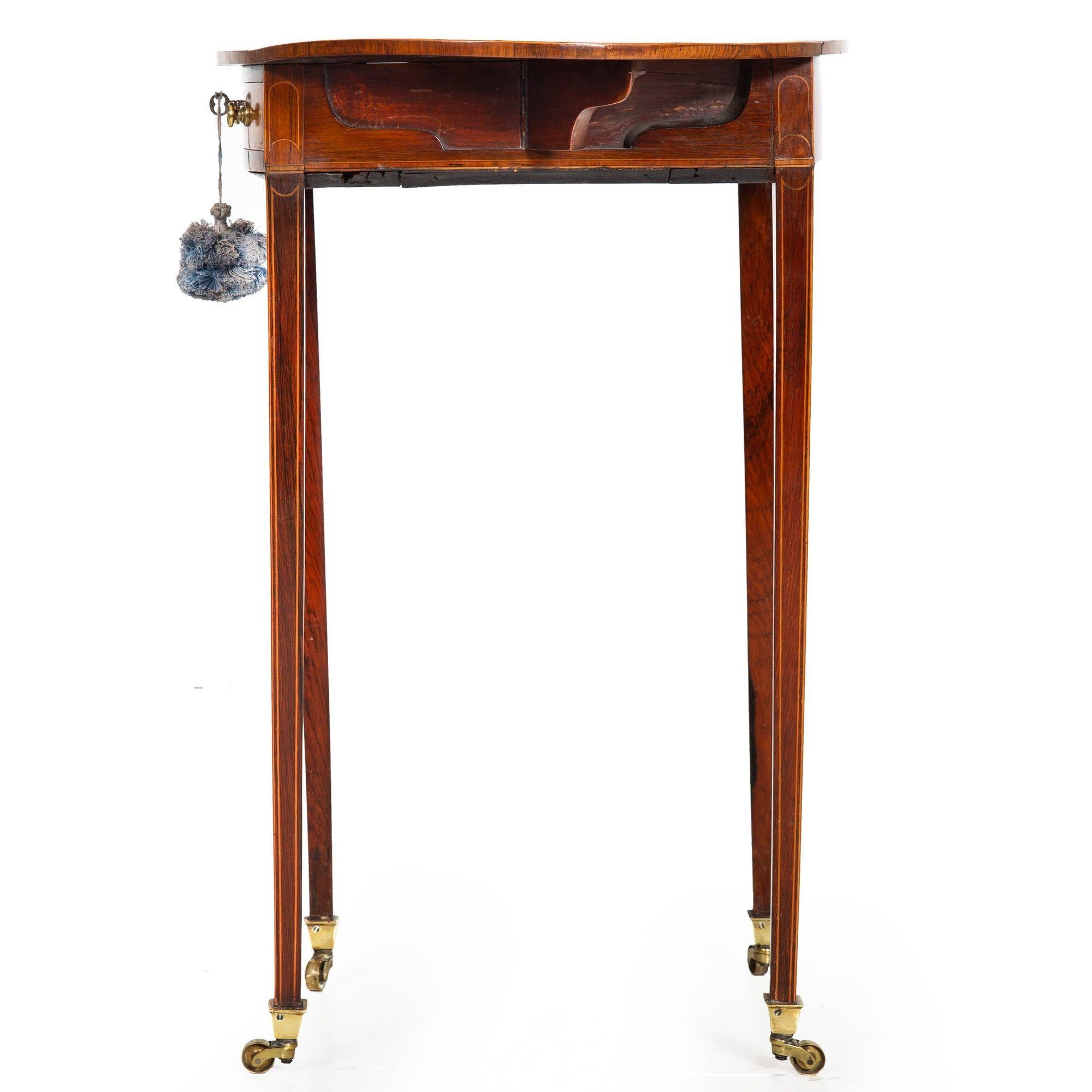 Rare Small English George III Rosewood Ovular Pembroke Side Table circa 1795 For Sale 2