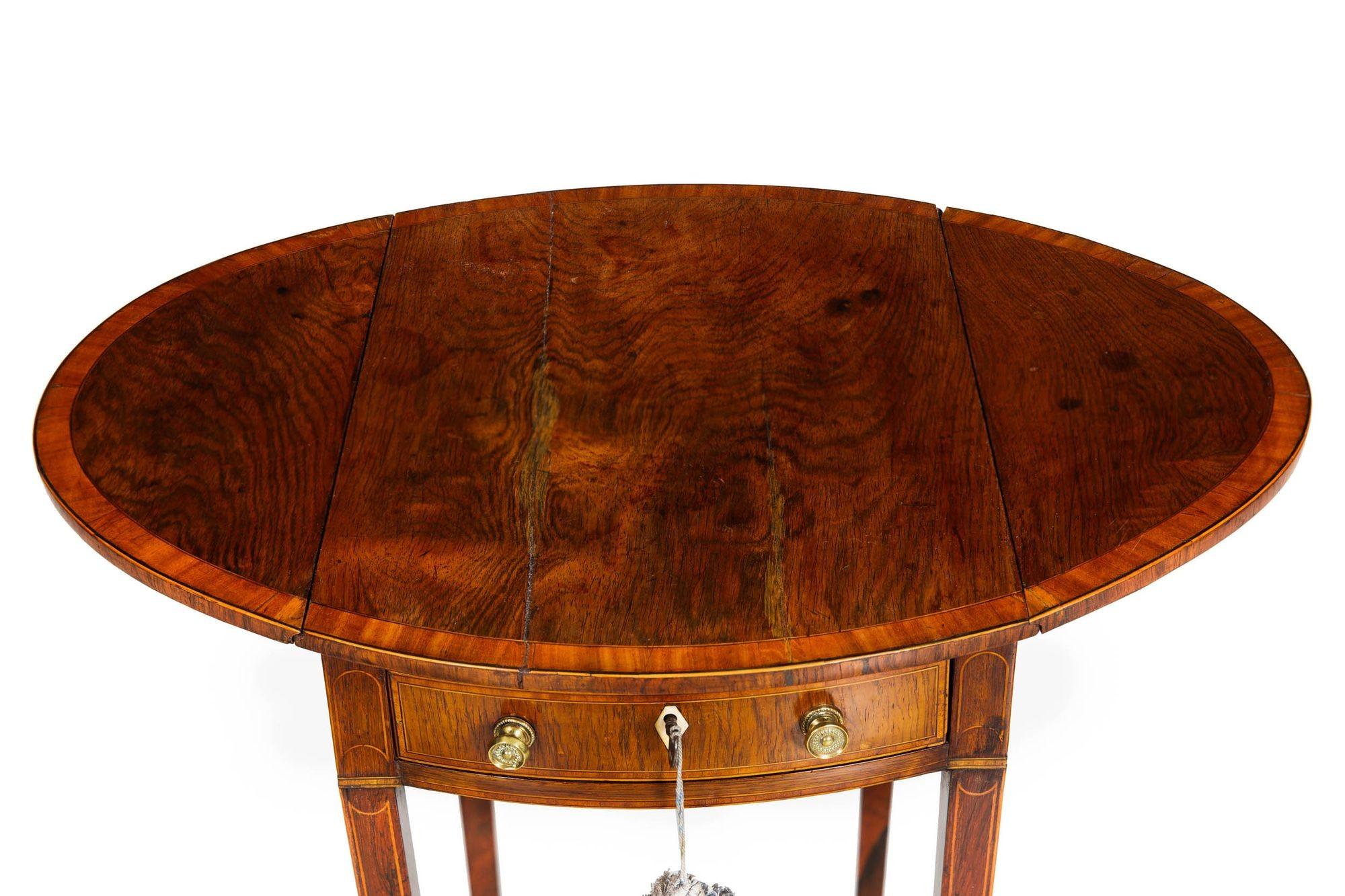 Rare Small English George III Rosewood Ovular Pembroke Side Table circa 1795 For Sale 3