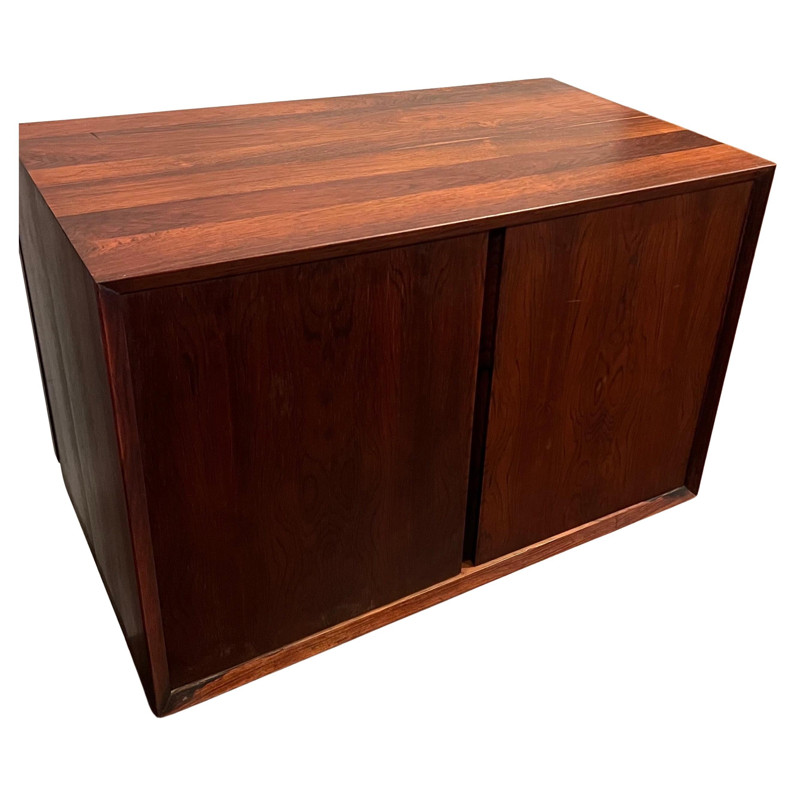 Beautiful versatile small double door rosewood cabinet with removable shell nice clean condition beautiful grain, elegant unique removable shelf great for records and radio equipment.