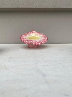 Raro piccolo vaso in maiolica a forma di margherita Delphin Massier, circa 1890