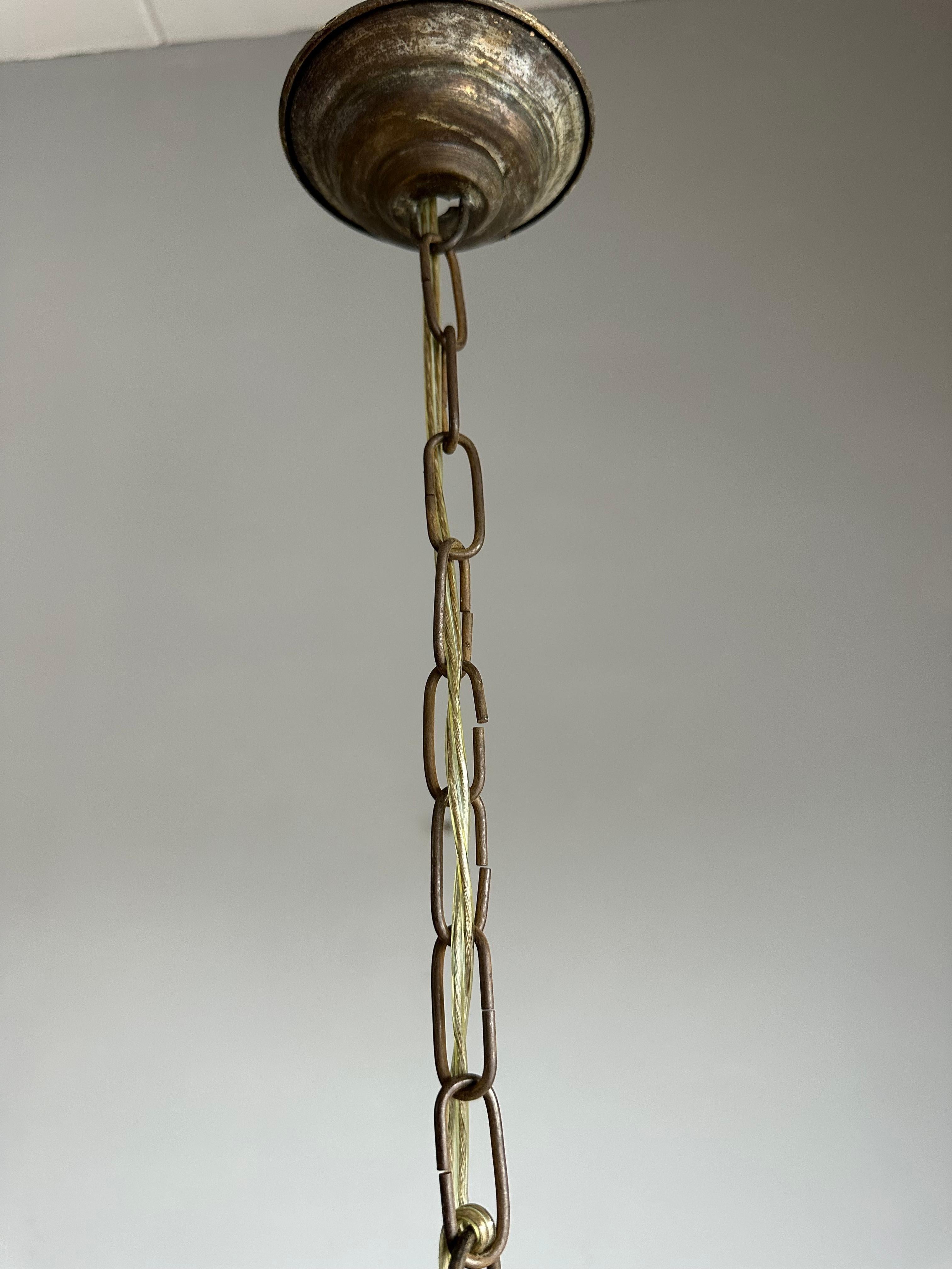 Rare et petite suspension vénitienne de Murano en verre opalescent soufflé à la bouche dans un cadre en fer en vente 7