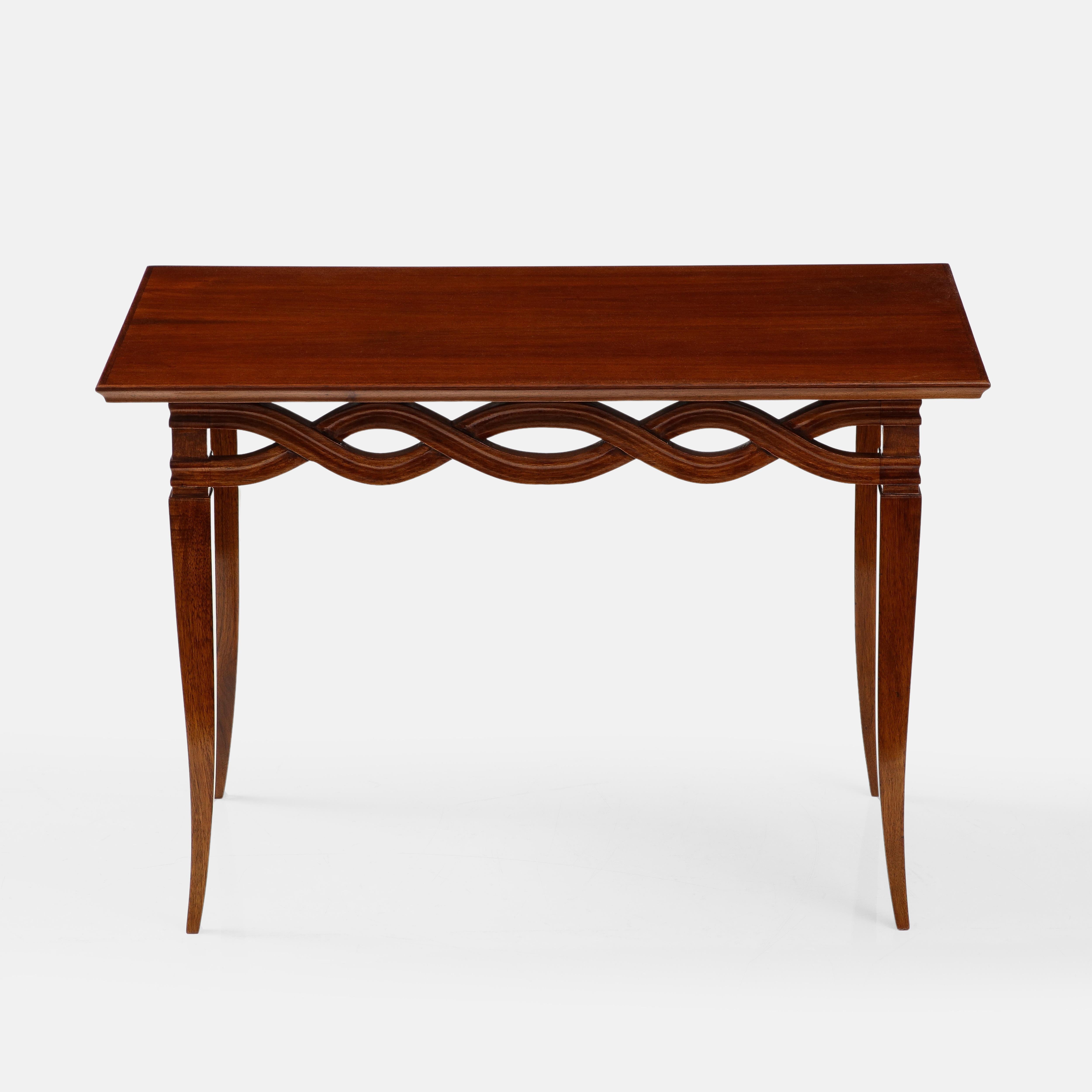 Rare and exquisite small coffee or side table in walnut, attributed to Paolo Buffa, 1940s. This rectangular coffee or  cocktail table has a beautifully grained walnut wood top, intricately carved wood pattern apron and end in elegant tapering