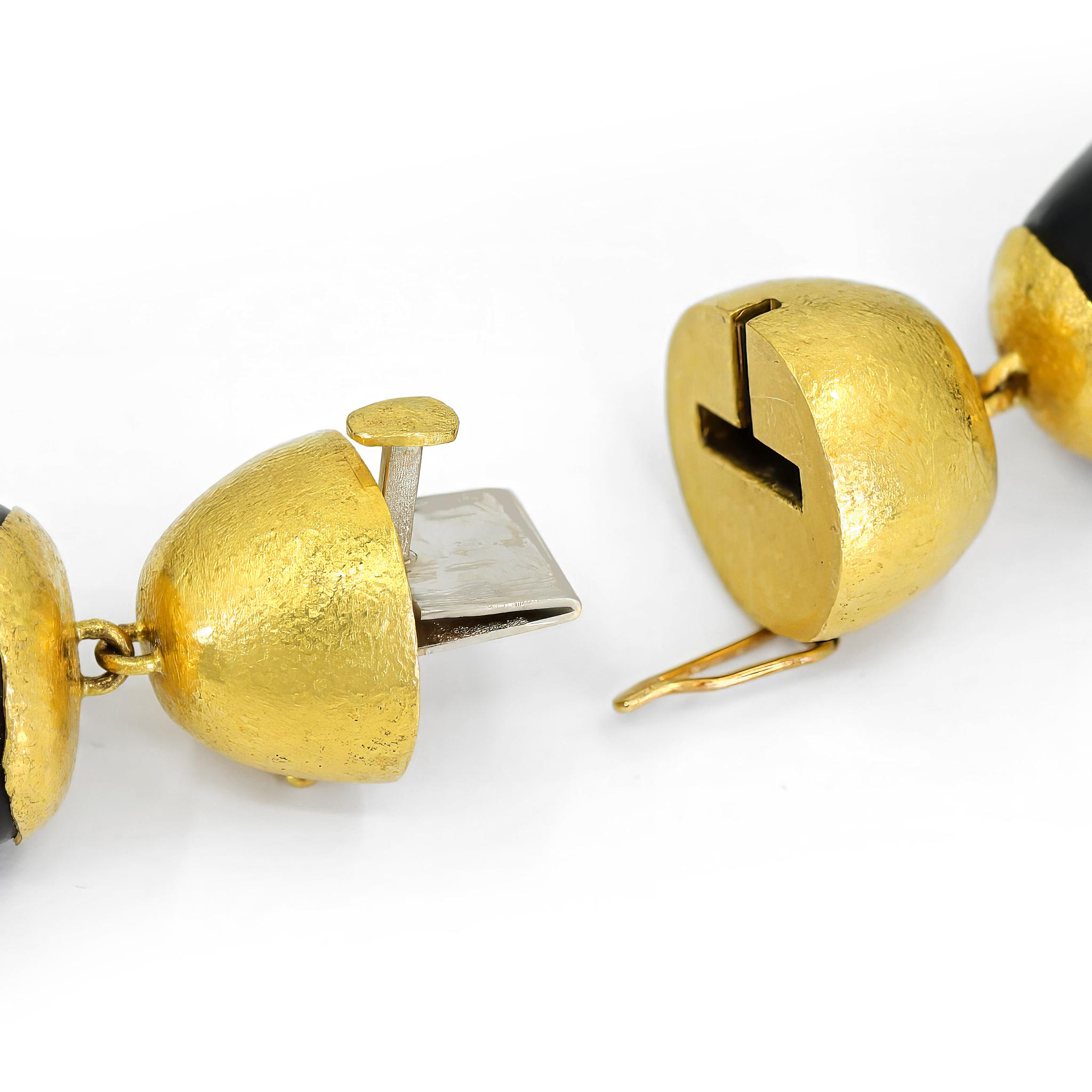 Poli au tonneau Rare Smoky Quartz 22k Gold One-of-a-Kind Necklace, Devta Doolan 2014 en vente