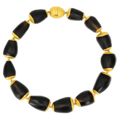 Raro collar único de cuarzo ahumado y oro de 22 quilates, Devta Doolan 2014