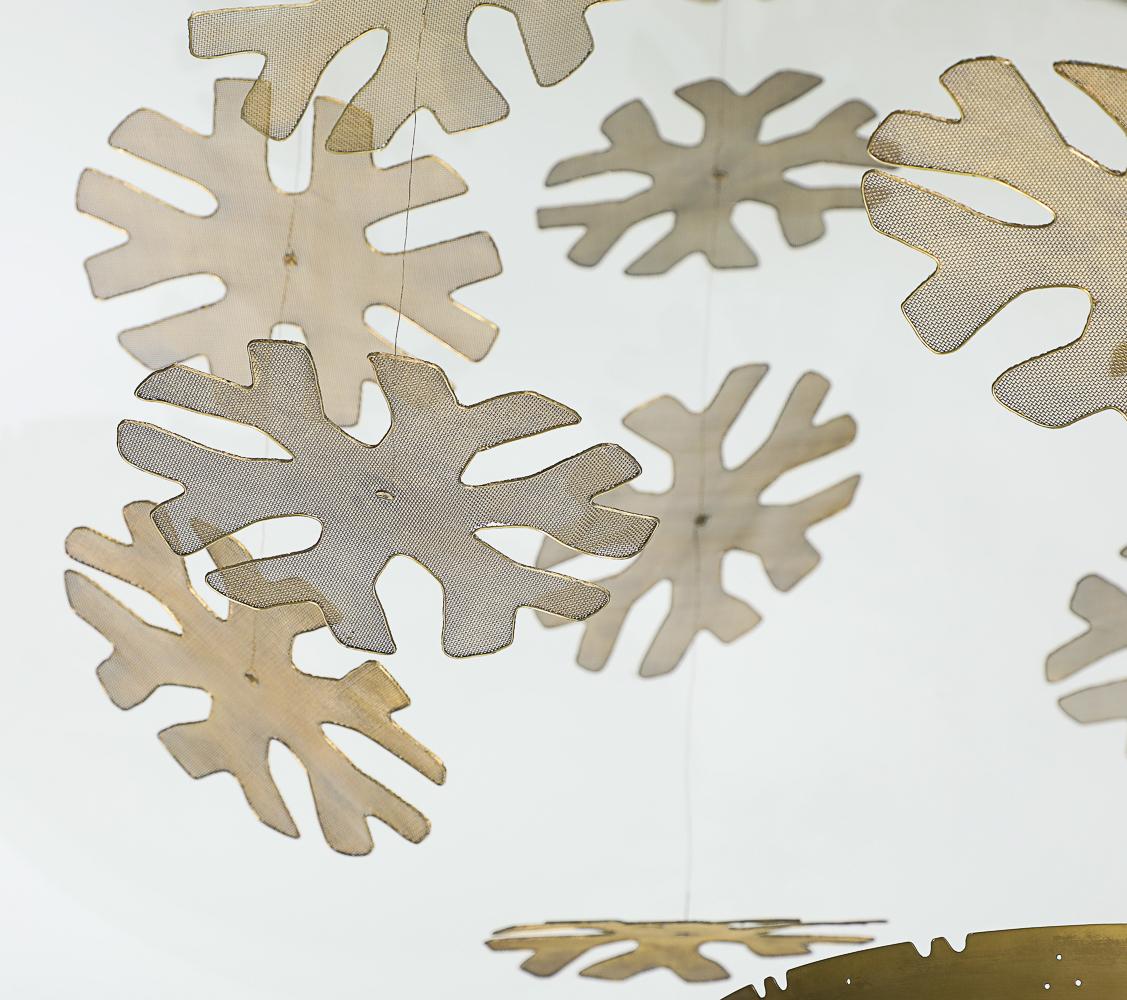 Brass structure with 32 hand made brass wire snowflakes. Produced by Taito Oy, Finland. This fixture has 3 x E26 sockets. Unmarked.