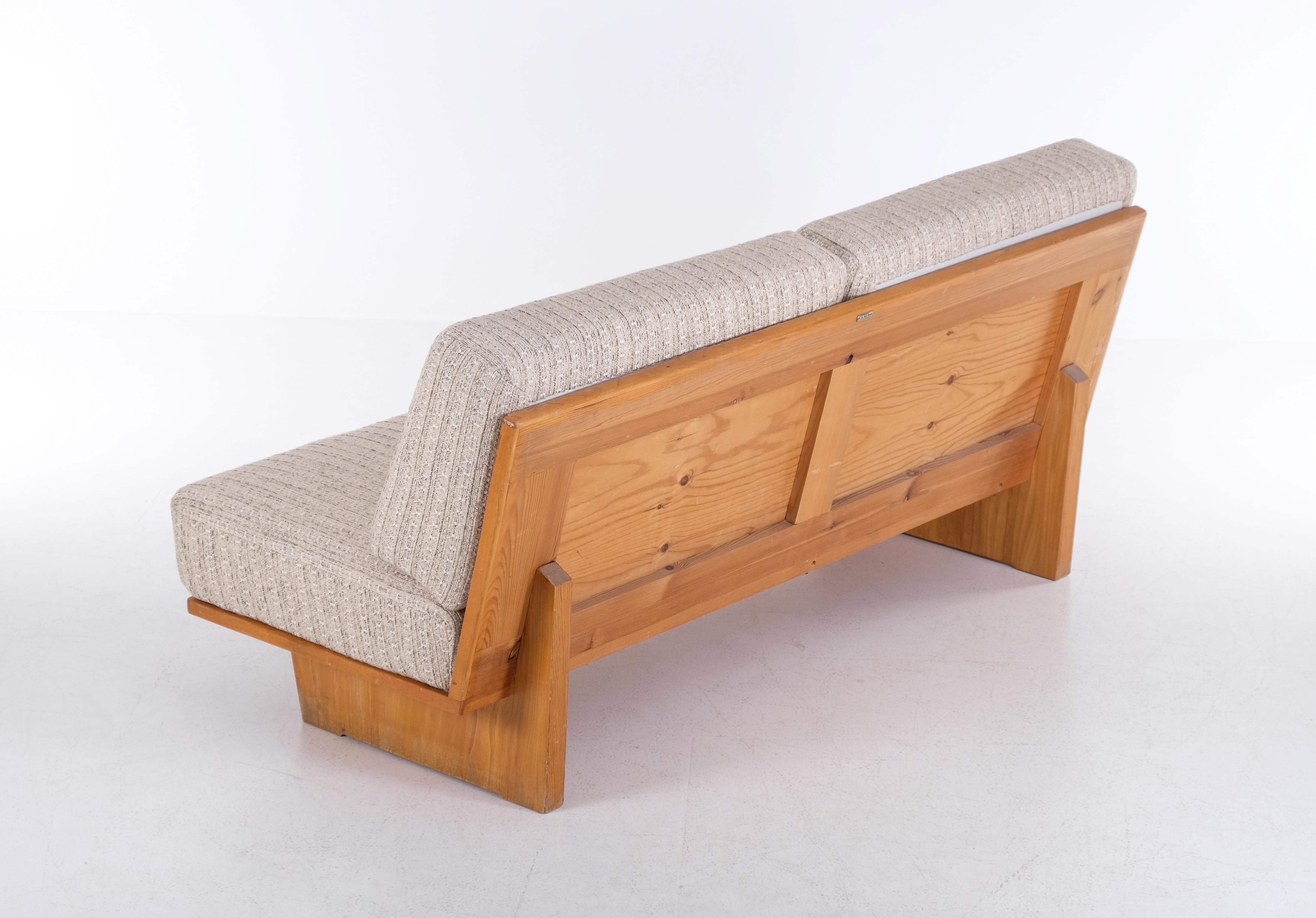 Rare Swedish pine sofa produced by Gustav-Axel Berg, Sweden, 1950s.
Newly upholstered cushions.