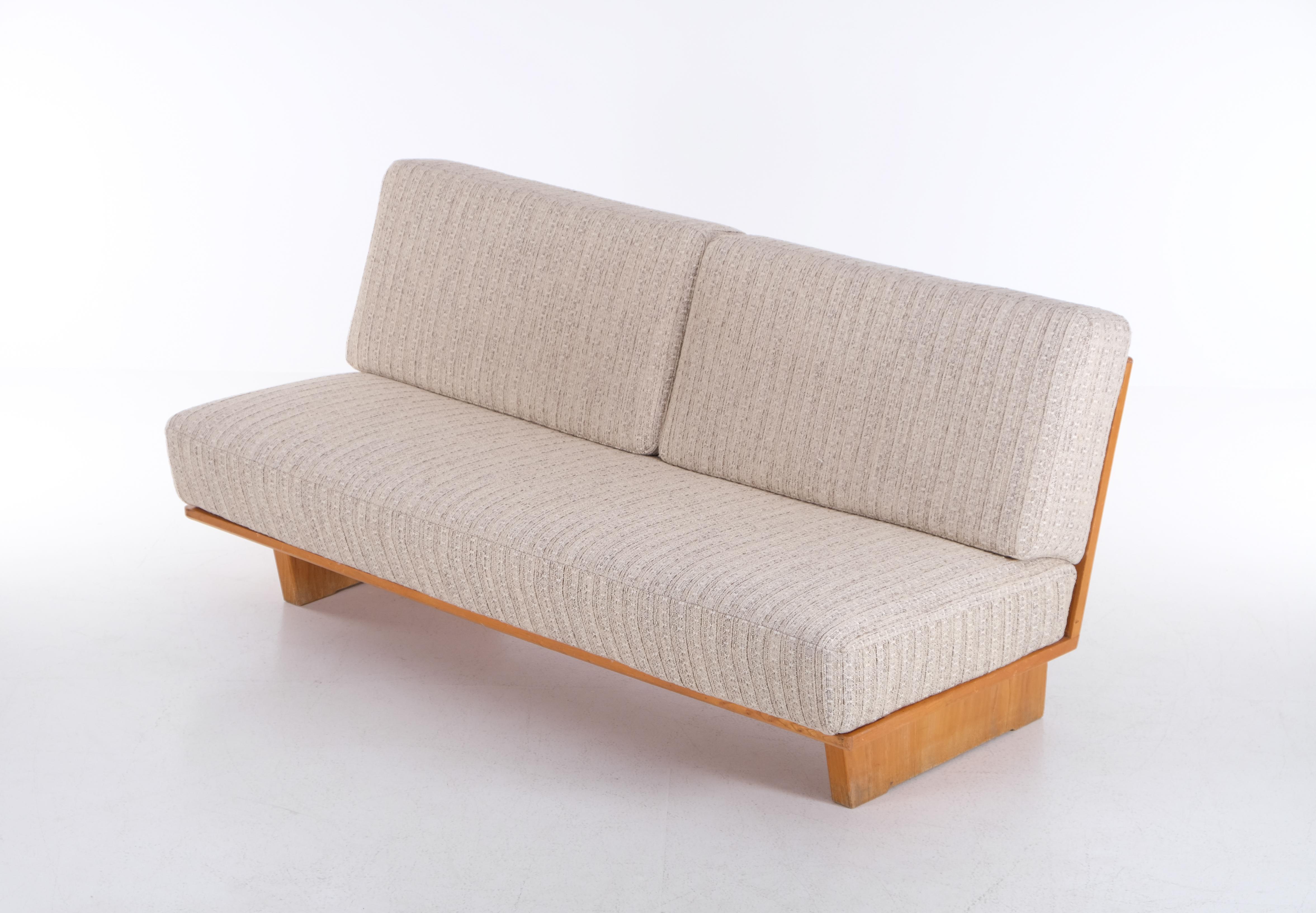 Seltenes Sofa von G.A. Berg, Schweden, 1950er-Jahre (Kiefernholz) im Angebot