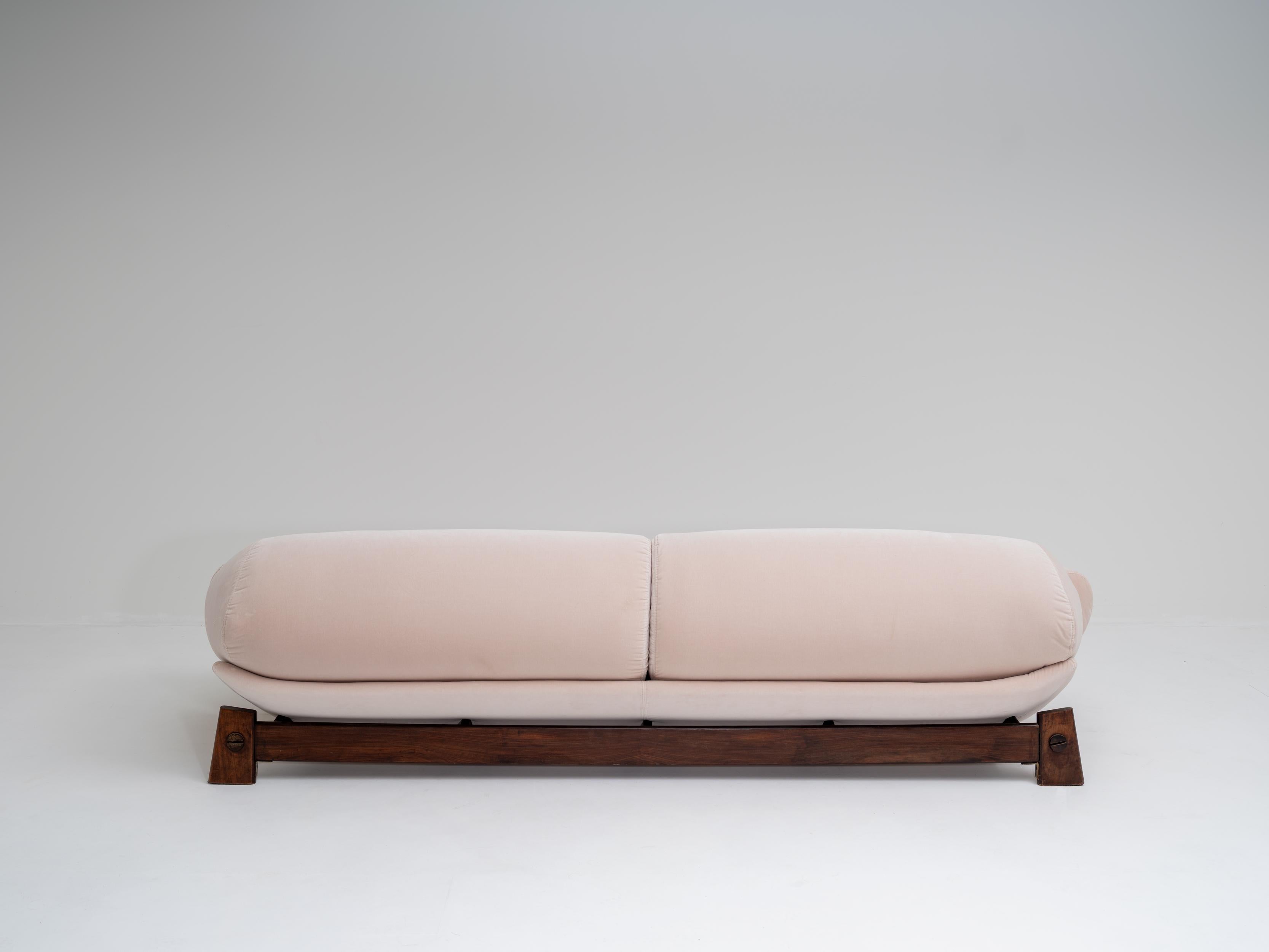 Brazilian Rare Sofa by Móveis Cimo 1960s Brazil Off-White Velvet For Sale