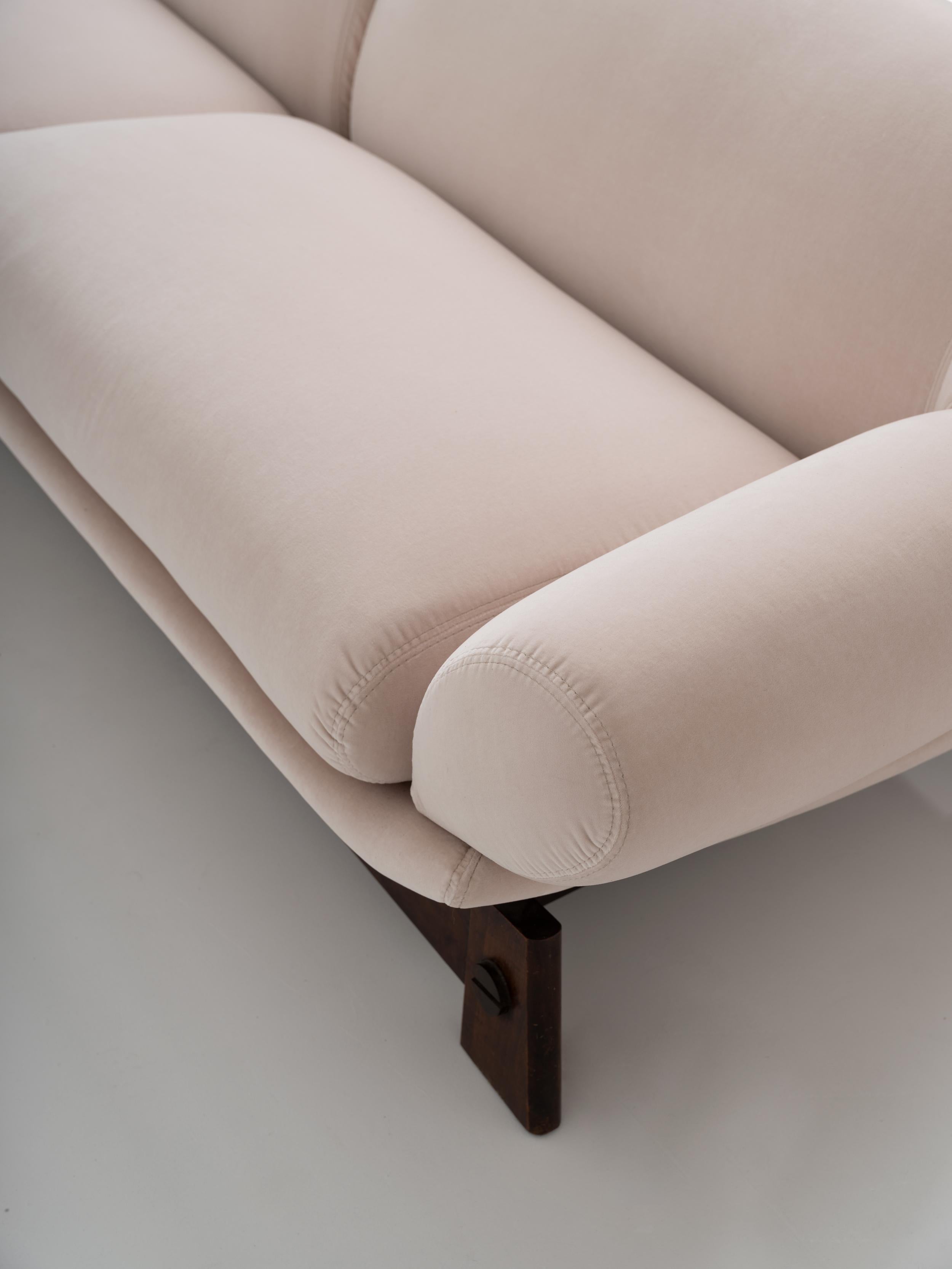 Mid-20th Century Rare Sofa by Móveis Cimo 1960s Brazil Off-White Velvet For Sale