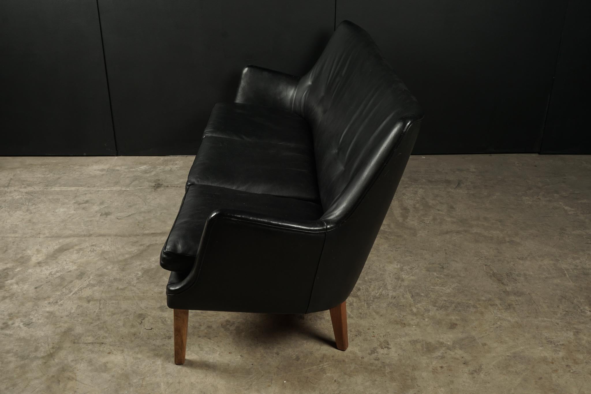 Cuir Rare canapé en cuir du milieu du siècle dernier conçu par Arne Vodder, Danemark, vers 1960 en vente