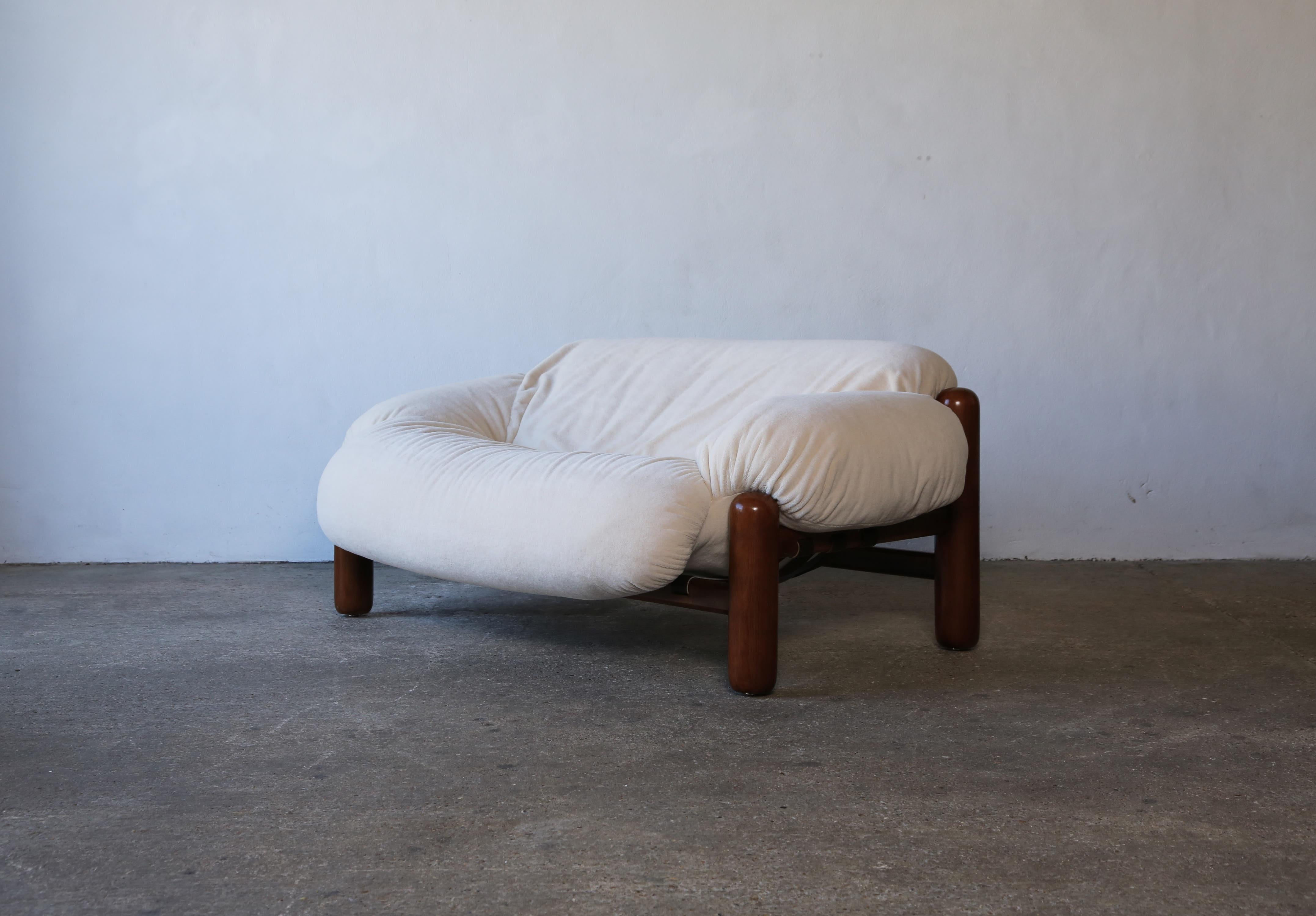 Seltenes Sofa, Italien, 1970er Jahre, neu gepolstert mit reinem Alpaka  im Angebot 6