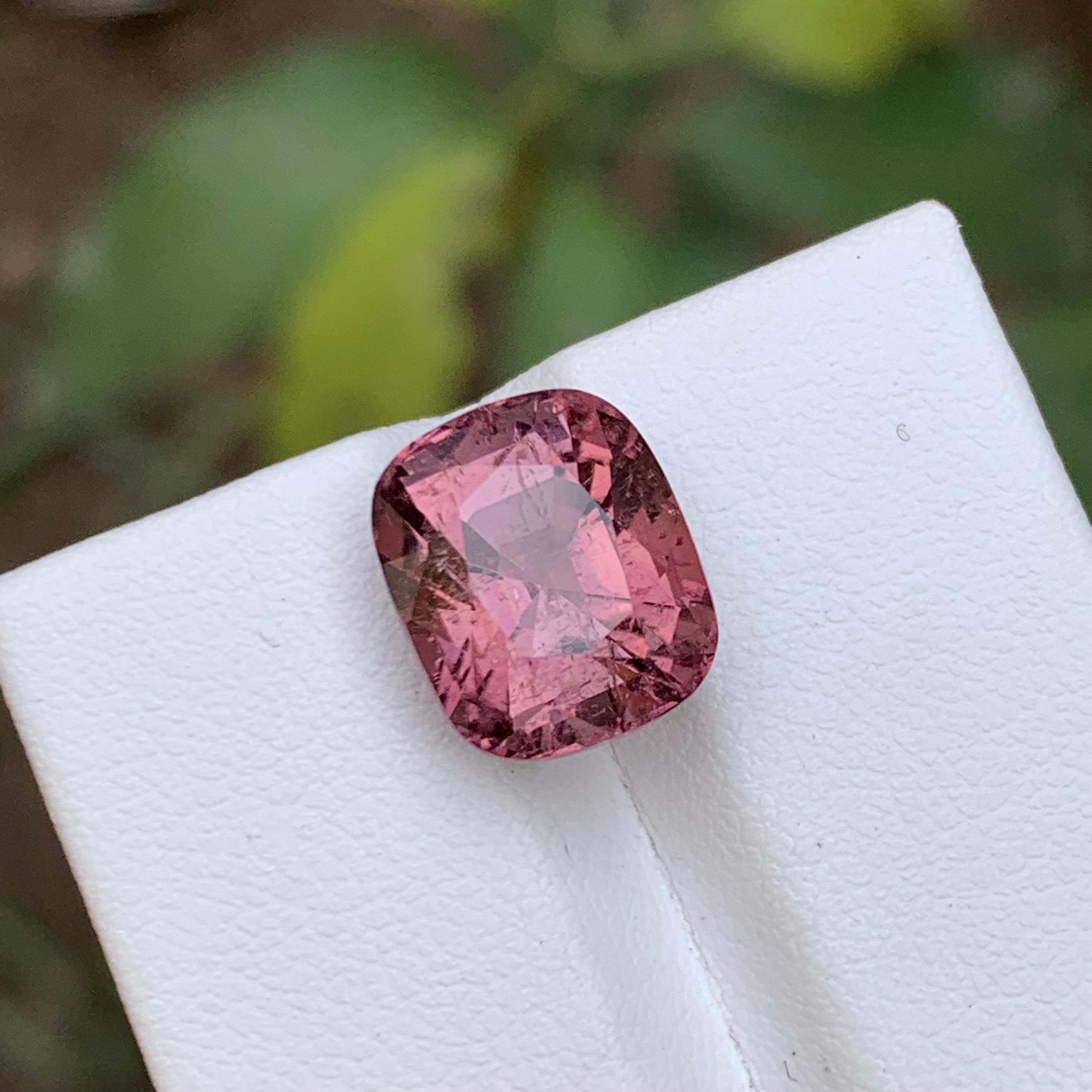 Contemporaneo Rara gemma di tormalina naturale rosa tenue, taglio a cuscino da 7,50 carati per anello/pendente in vendita