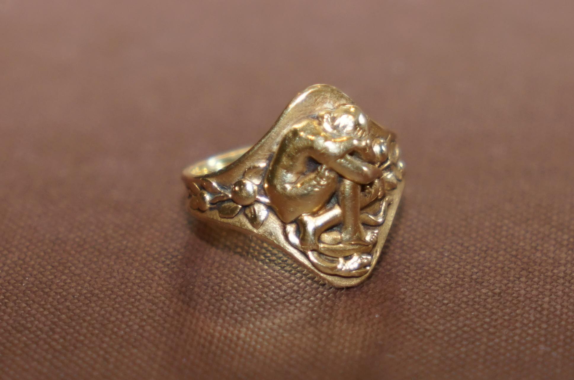 We are delighted to offer for sale this incredibly rare original Art Nouveau French solid gold ring on Eve in a crouched position with the serpent at her feet and the forbidden fruit either side attributed to the great Paul Louchet

A truly
