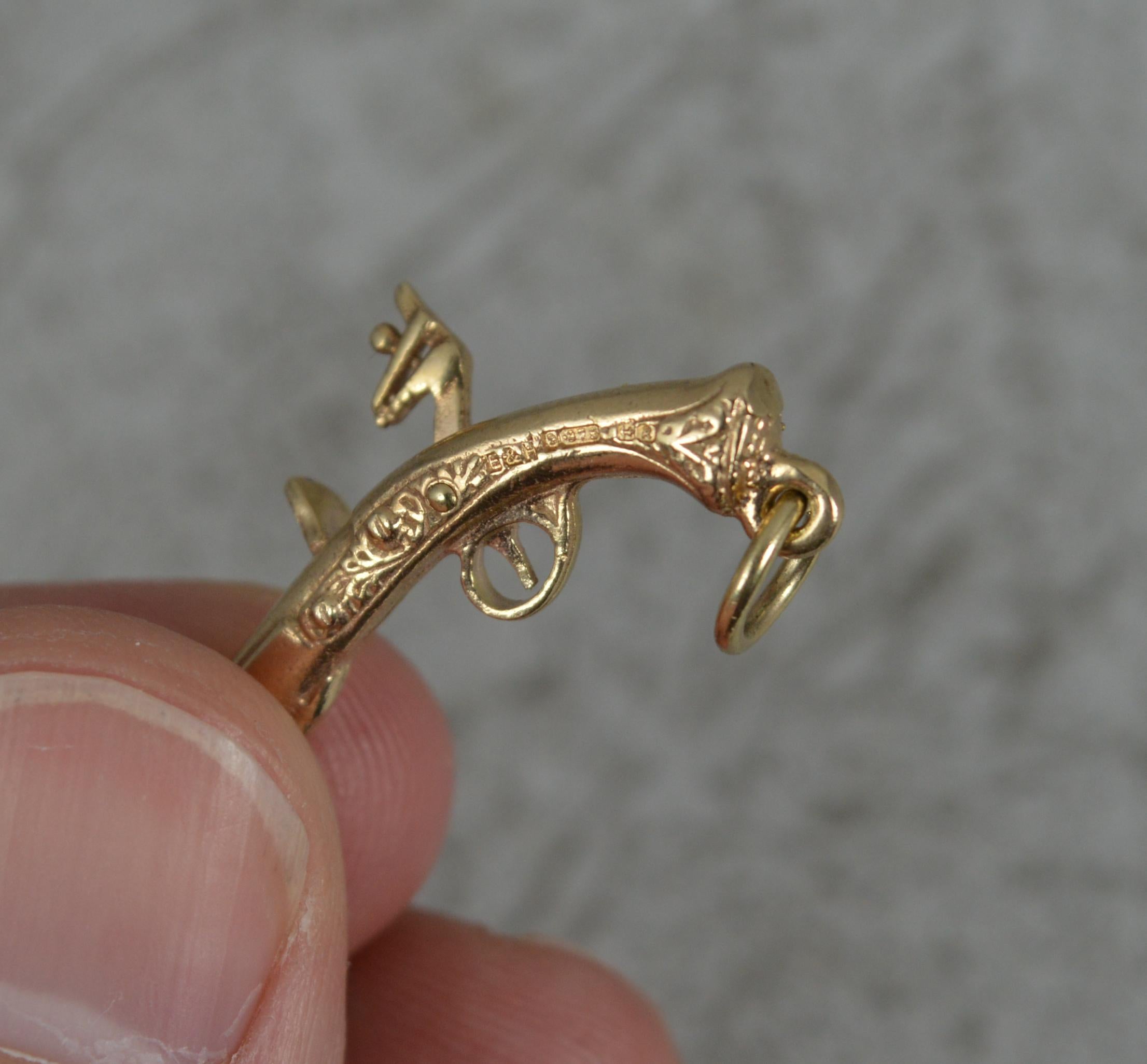 Rare Solid 9 Carat Yellow Gold Vintage Pistol Gun Pendant or Charm In Excellent Condition For Sale In St Helens, GB