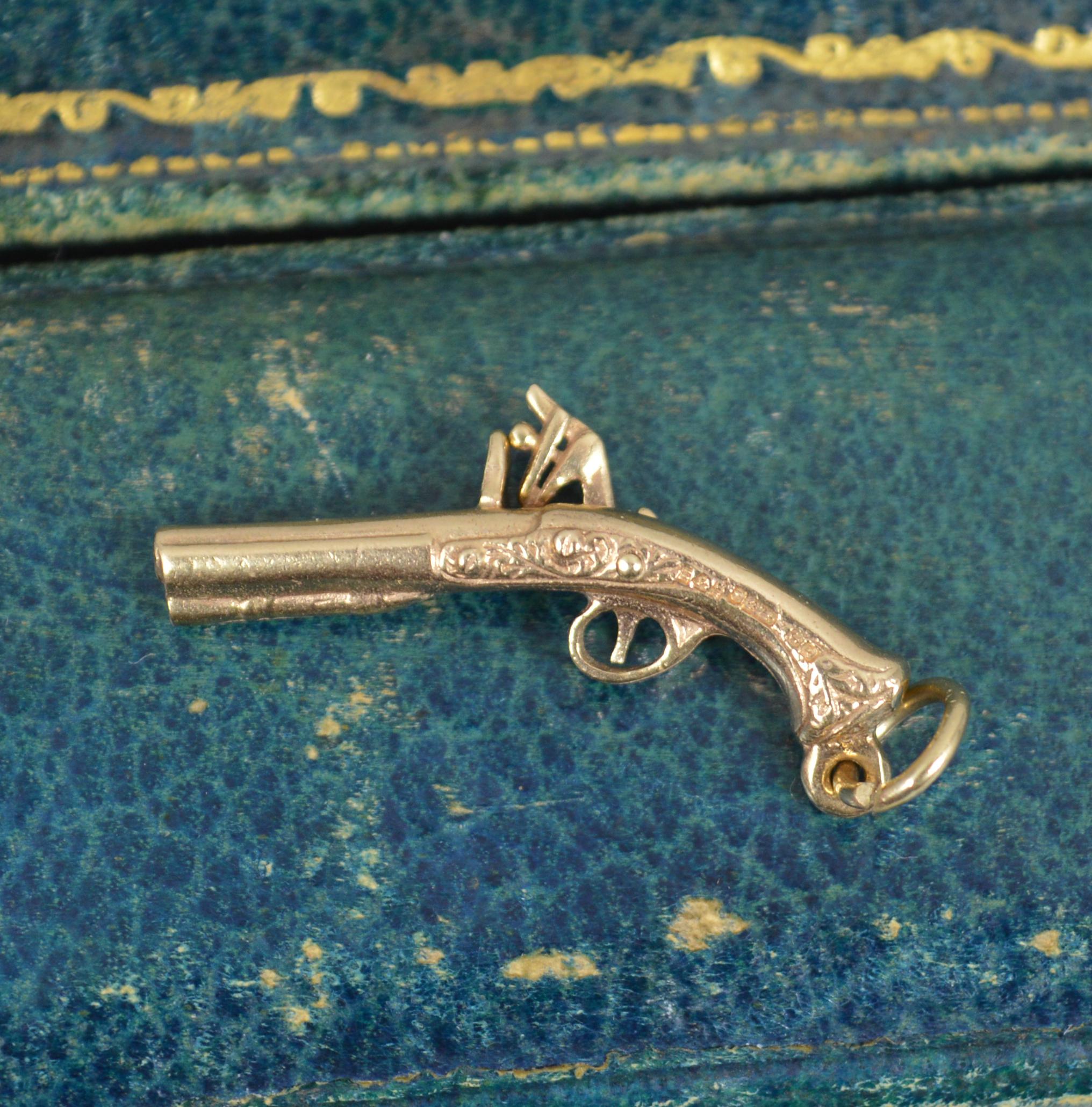 Rare Solid 9 Carat Yellow Gold Vintage Pistol Gun Pendant or Charm For Sale 1