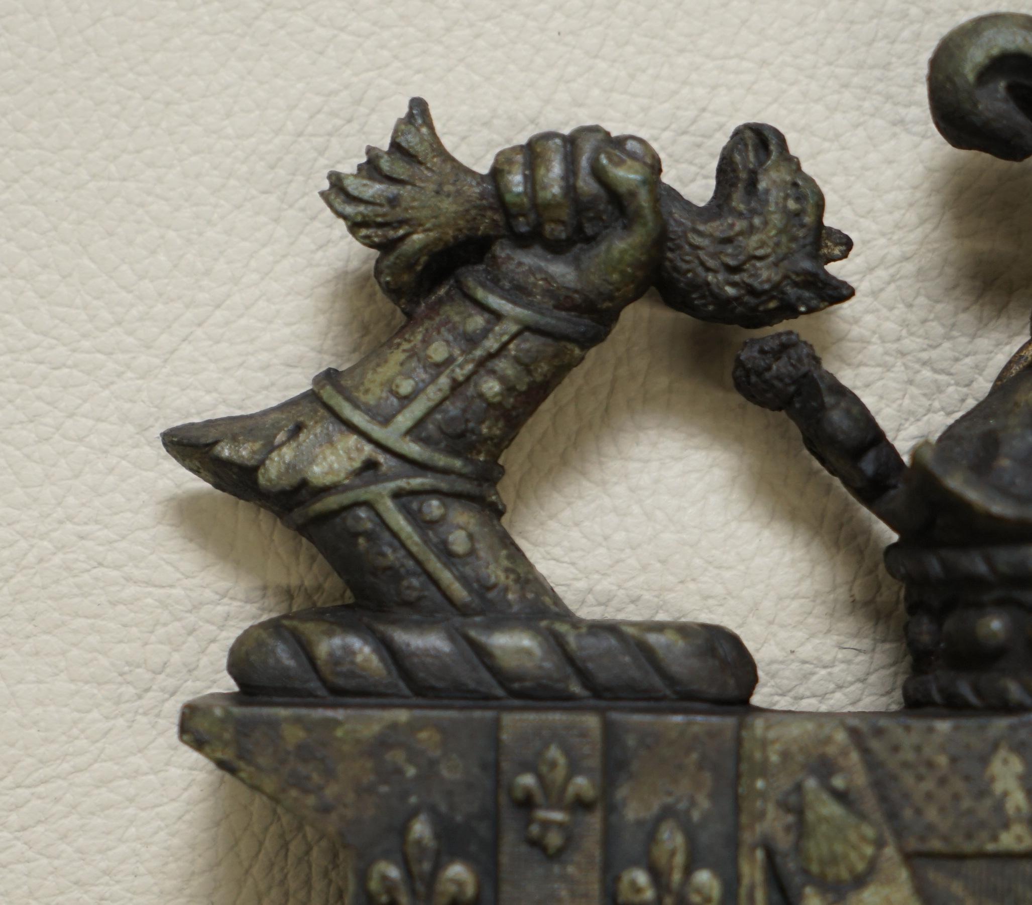 Rare Solid Bronze Armorial Crest Coat of Arms Lovely Verdigris Patination In Good Condition For Sale In West Sussex, Pulborough