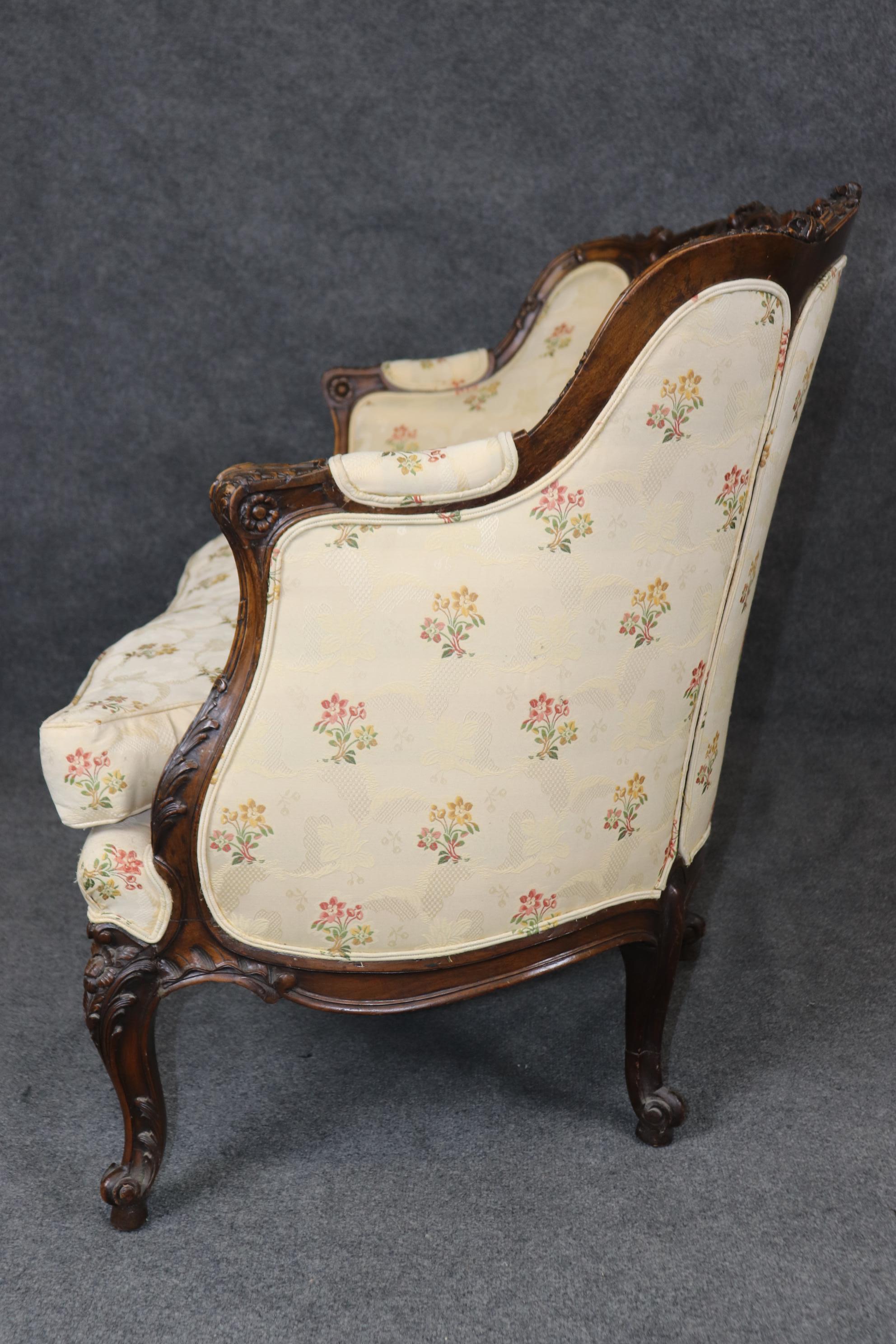 Raro divano in mogano massiccio intagliato inglese di epoca georgiana CIRCA 1890 In condizioni buone in vendita a Swedesboro, NJ