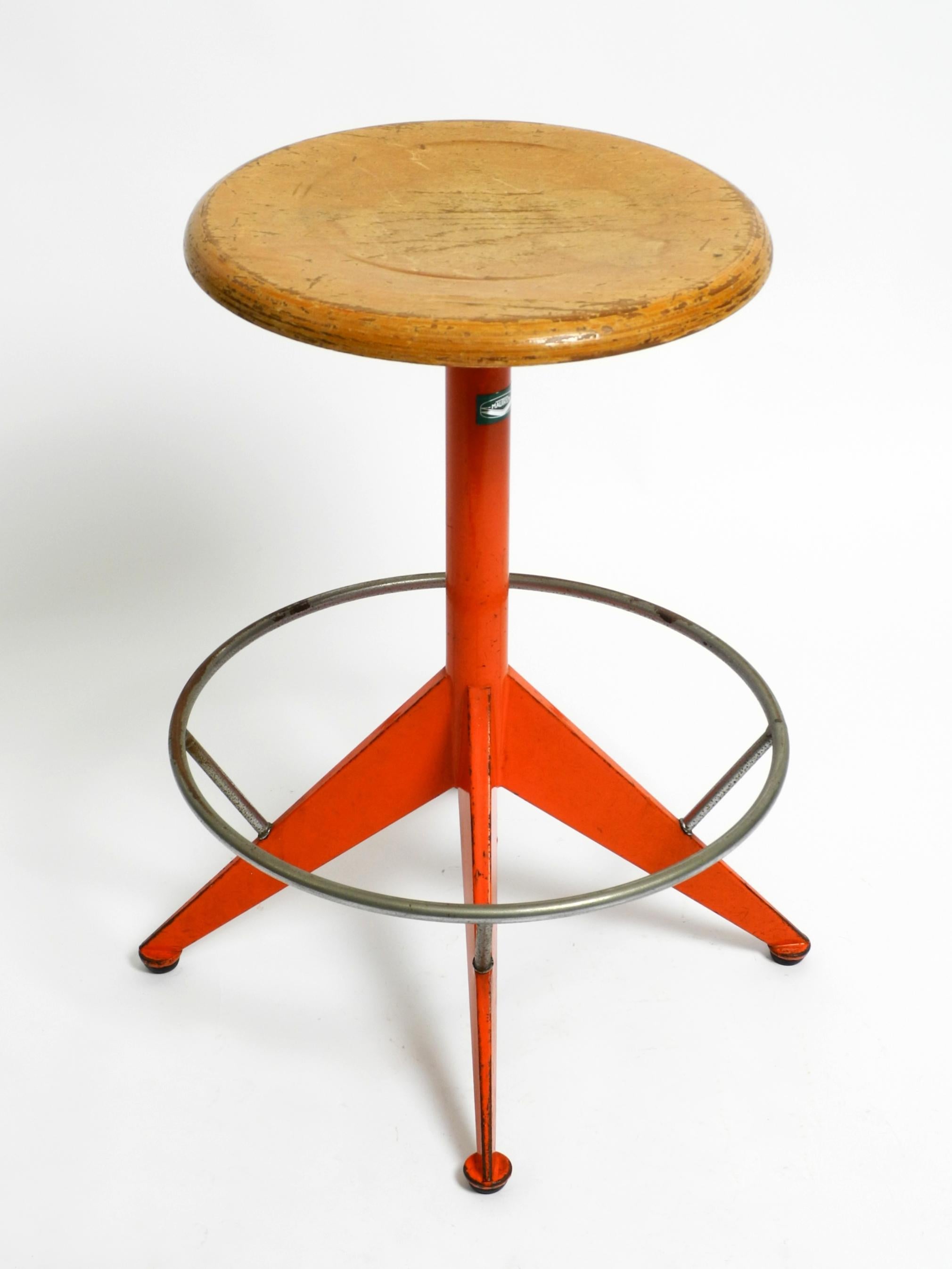 Rare tabouret en métal massif de l'industrie italienne du milieu du siècle par Mautren en orange rare en vente 11