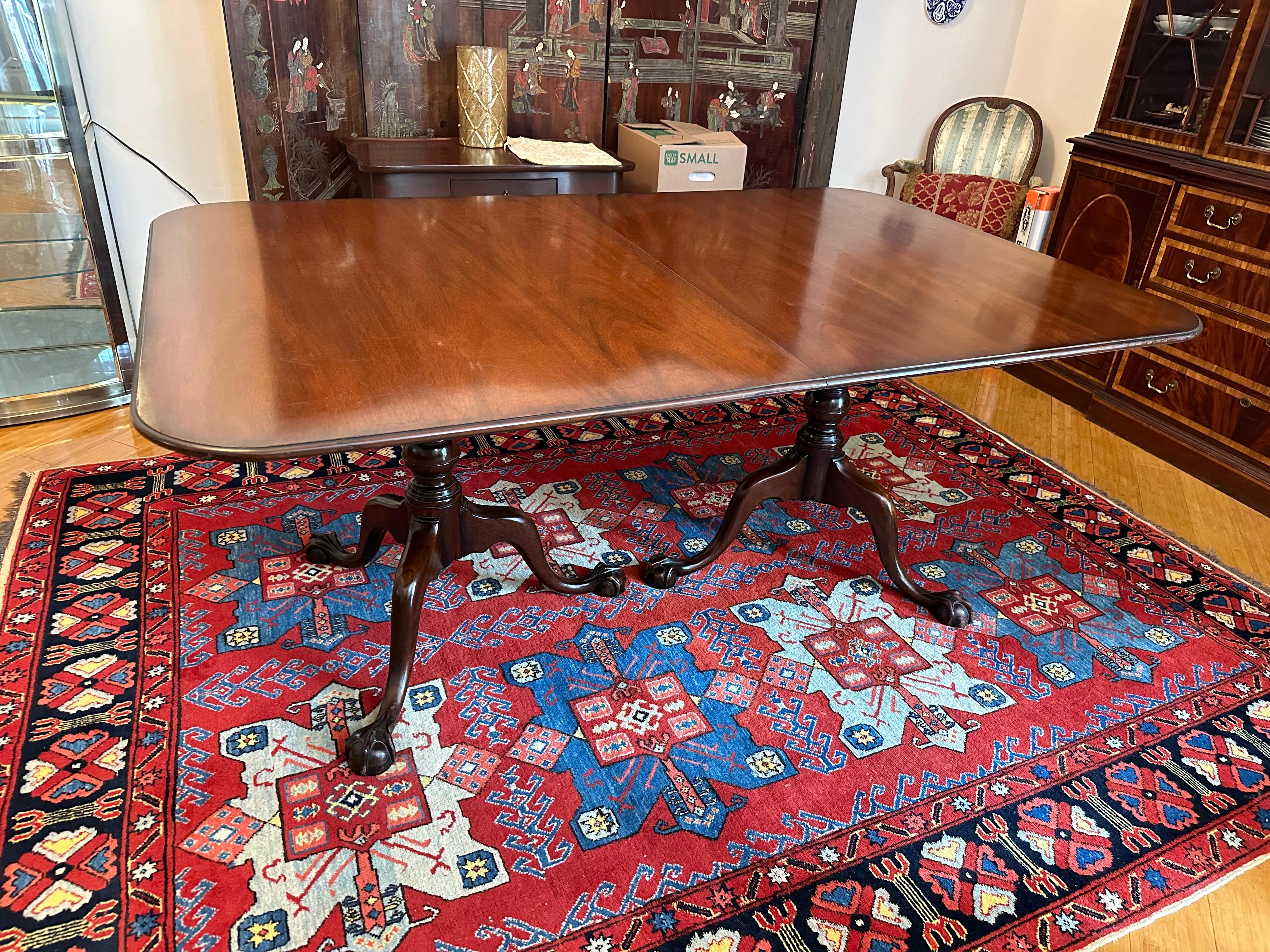 Rare Solid Mahogany Kittinger Chippendale Dining Table with Two Leaves In Good Condition In Swedesboro, NJ
