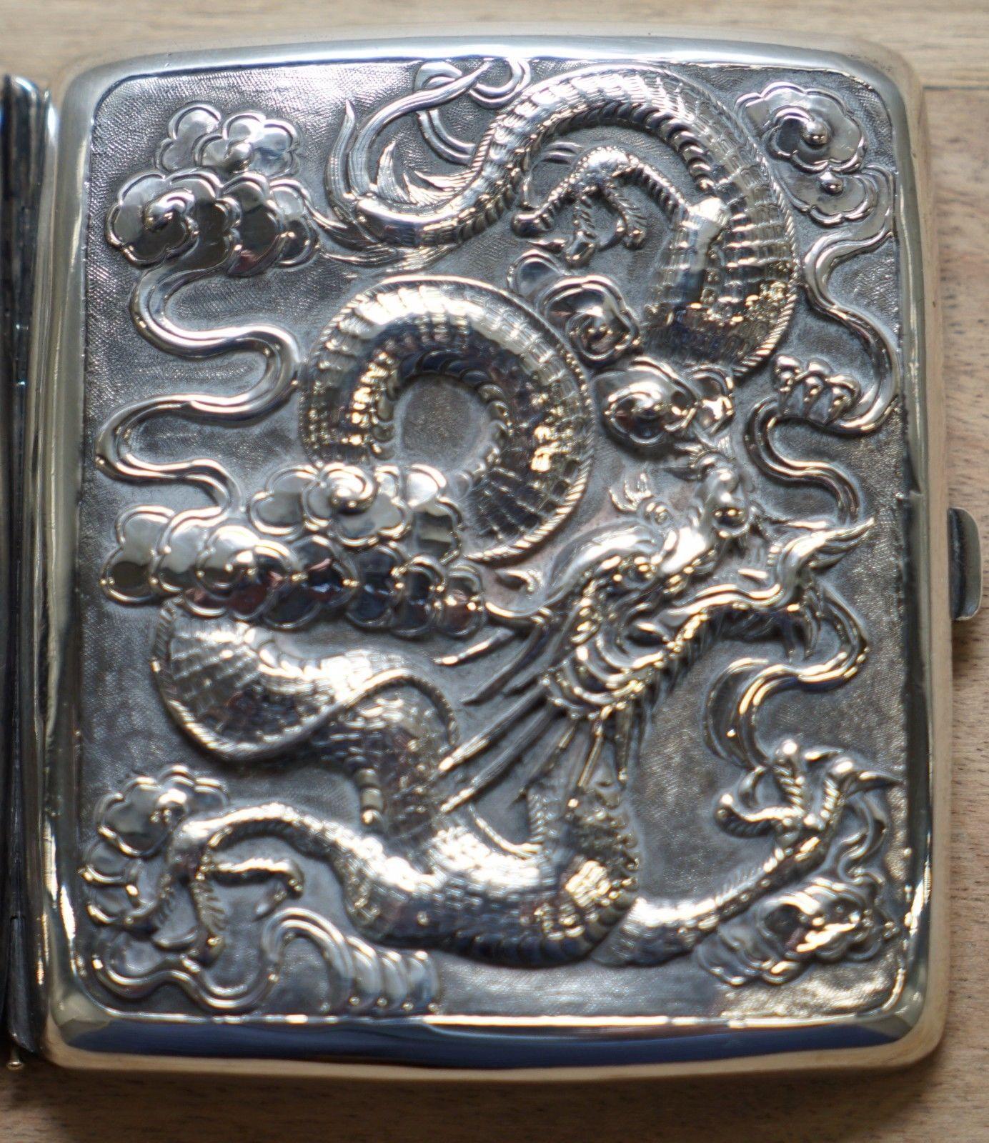Seltenes Zigarettenetui aus massivem Silber mit Drachenprägung aus der Meiji-Periode und Goldvergoldung im Angebot 1