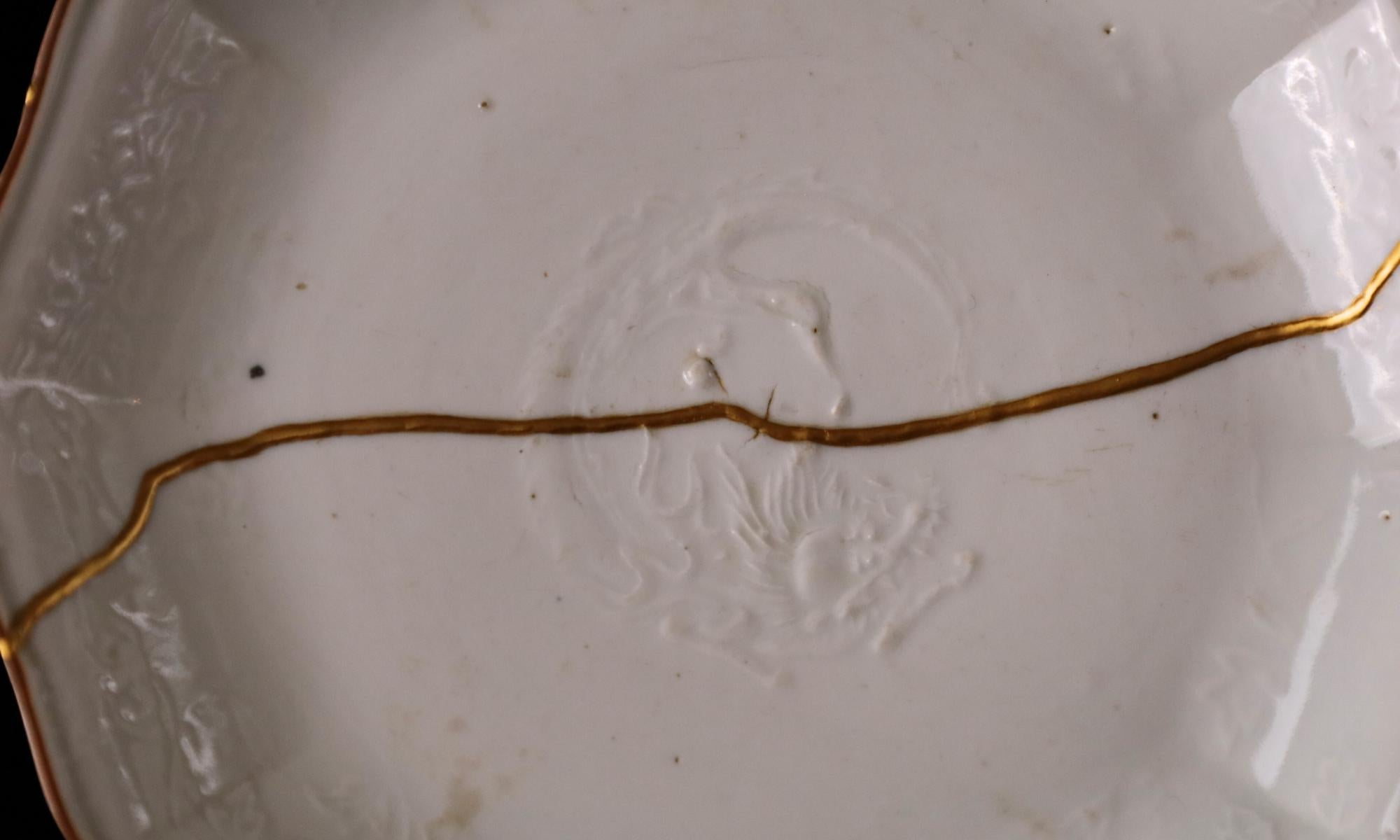 Rare Song Dynasty kintsugi repaired dragon plate (11-13 century) For Sale 5
