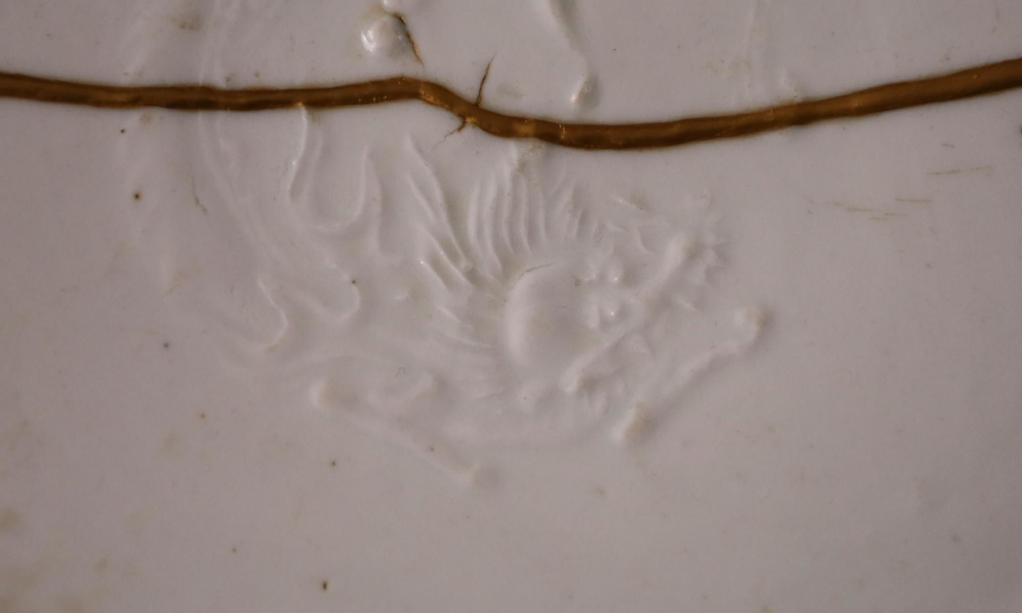 Edo Rare Song Dynasty kintsugi repaired dragon plate (11-13 century) For Sale