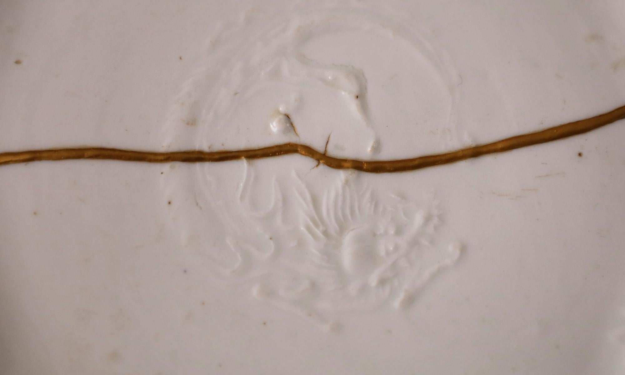 Chinese Rare Song Dynasty kintsugi repaired dragon plate (11-13 century) For Sale
