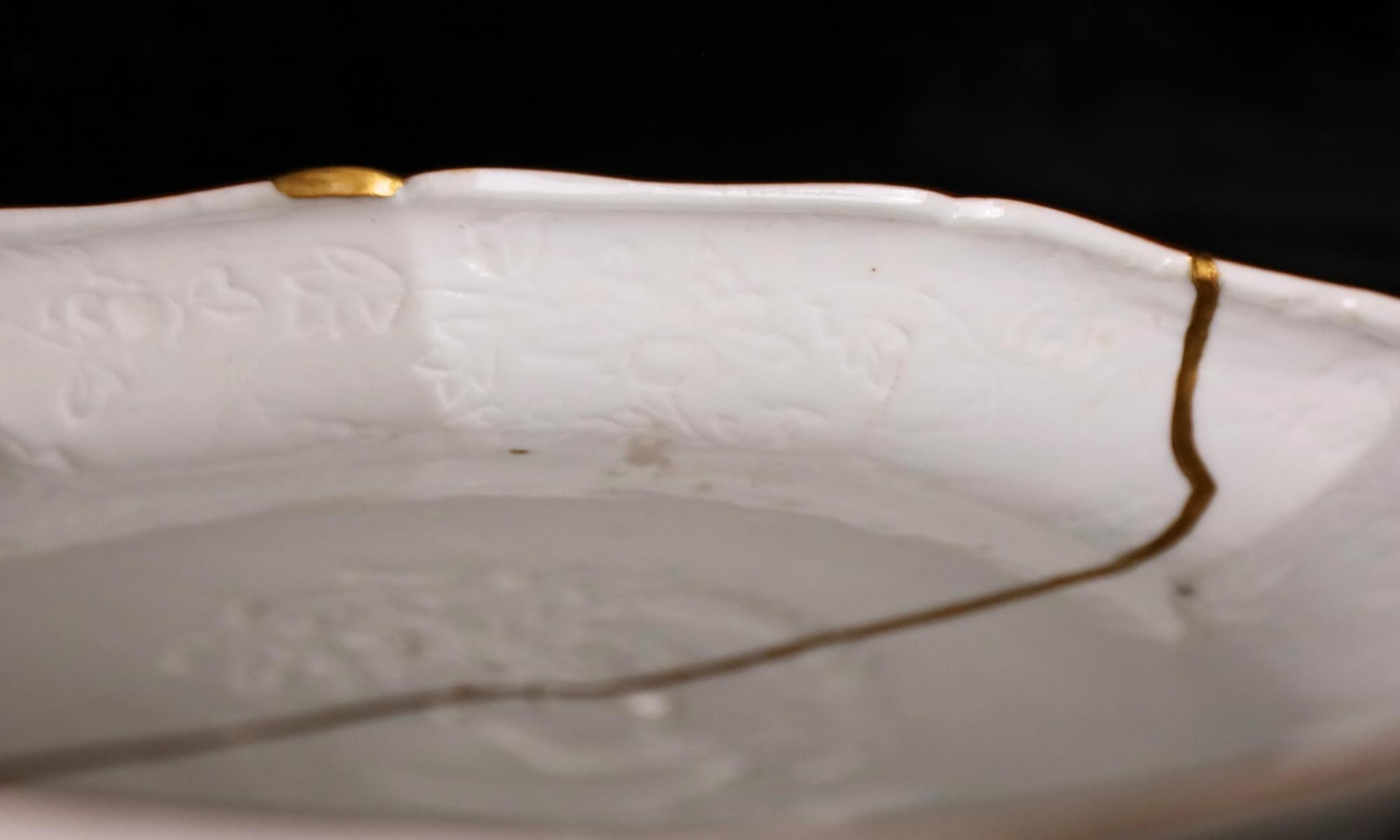 18th Century and Earlier Rare Song Dynasty kintsugi repaired dragon plate (11-13 century) For Sale