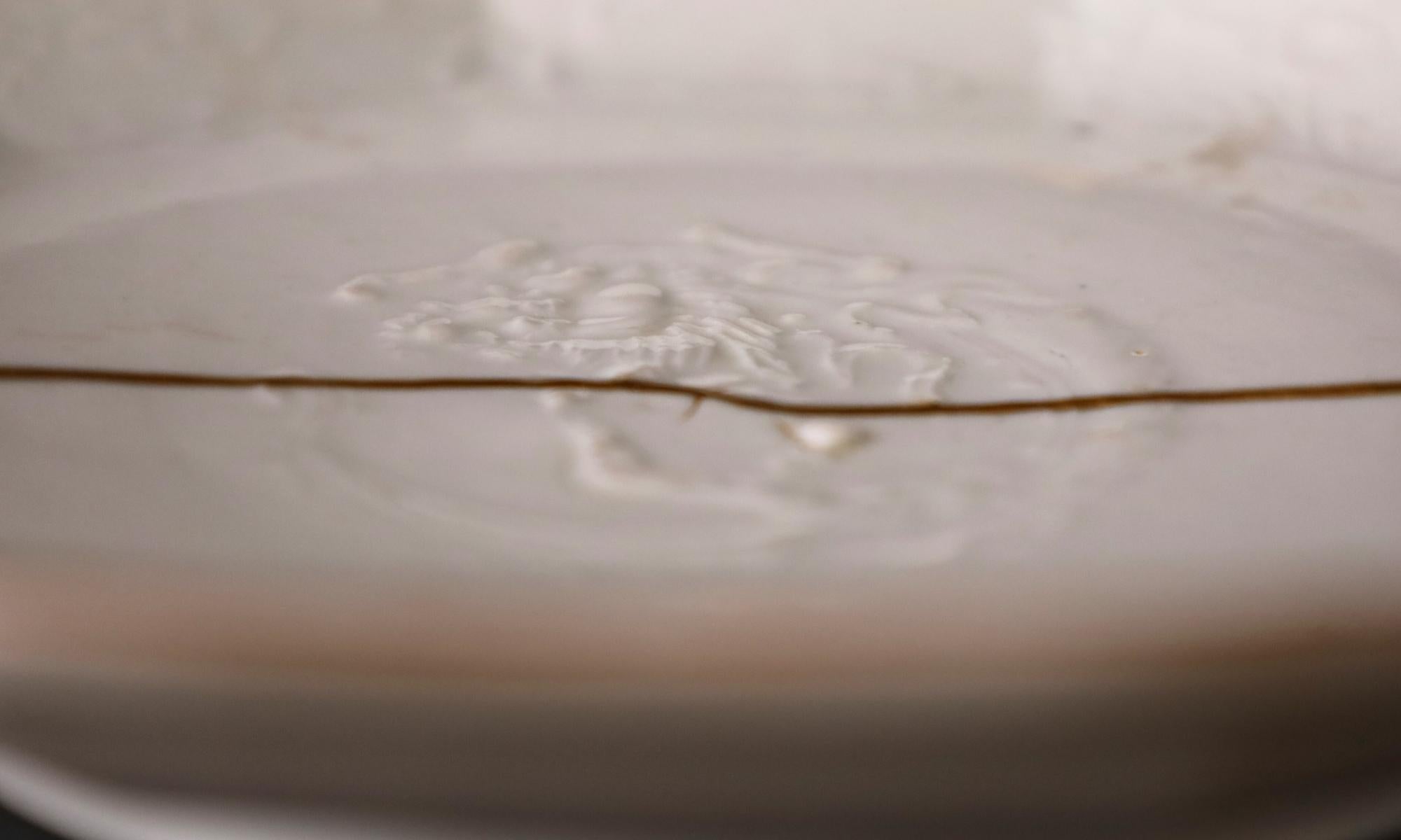 Ceramic Rare Song Dynasty kintsugi repaired dragon plate (11-13 century) For Sale
